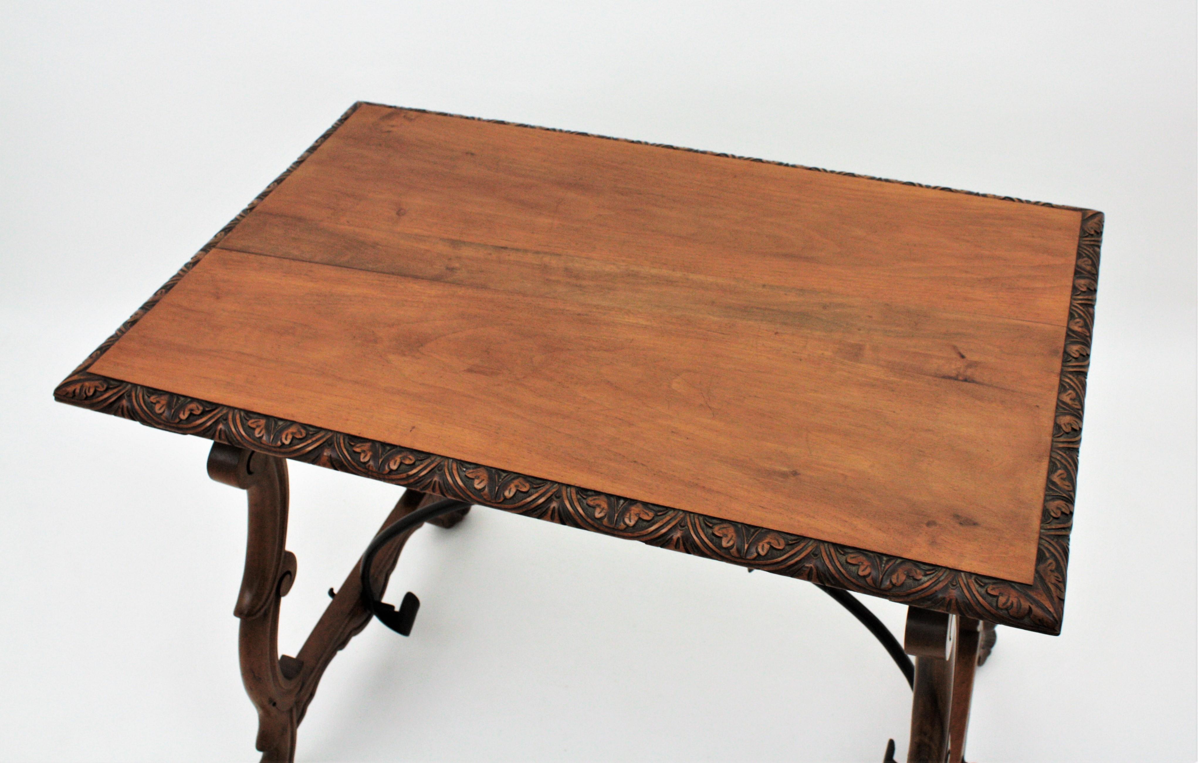 Spanish Baroque Fratino Table in Carved Walnut Wood For Sale 10