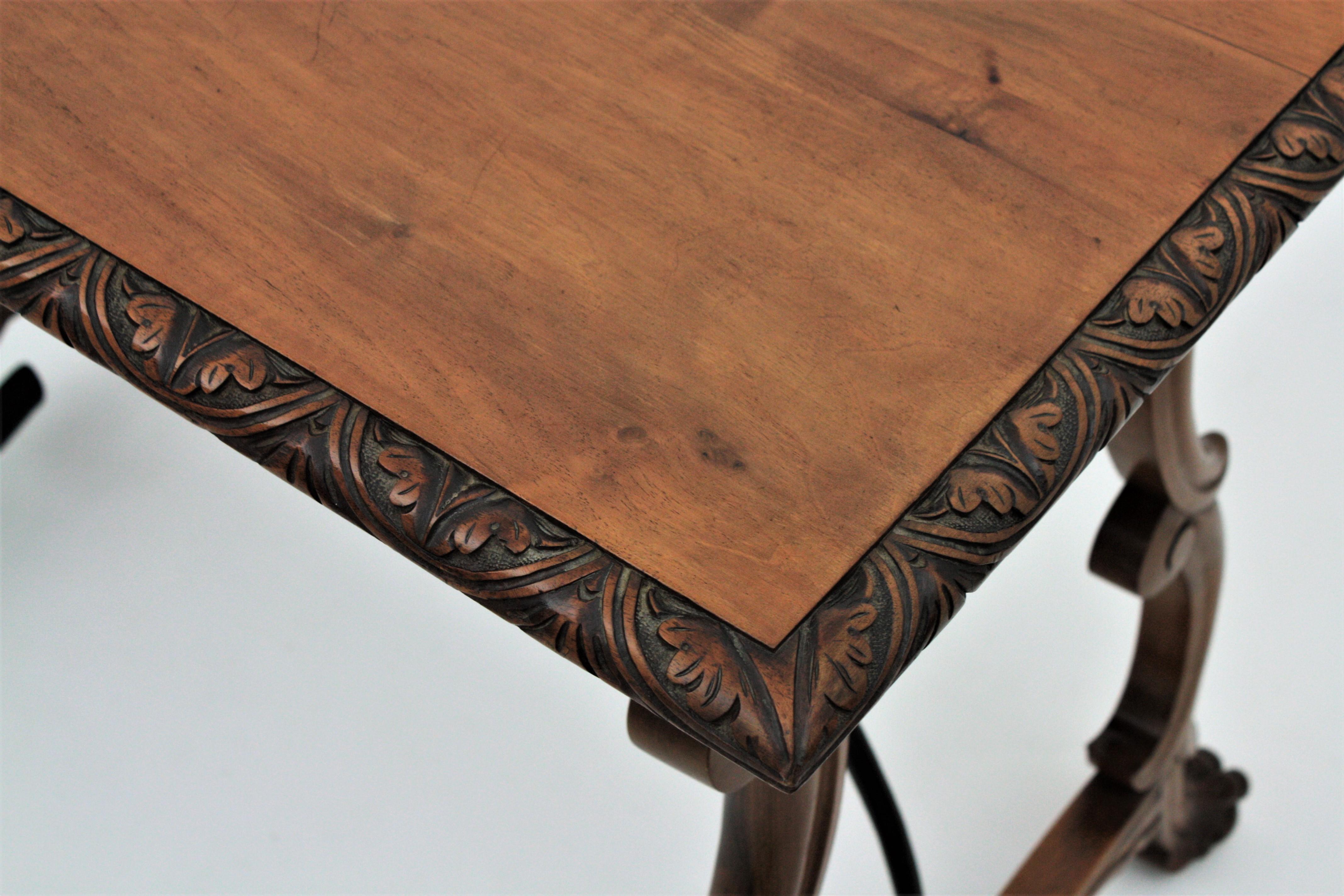 Spanish Baroque Fratino Table in Carved Walnut Wood For Sale 11
