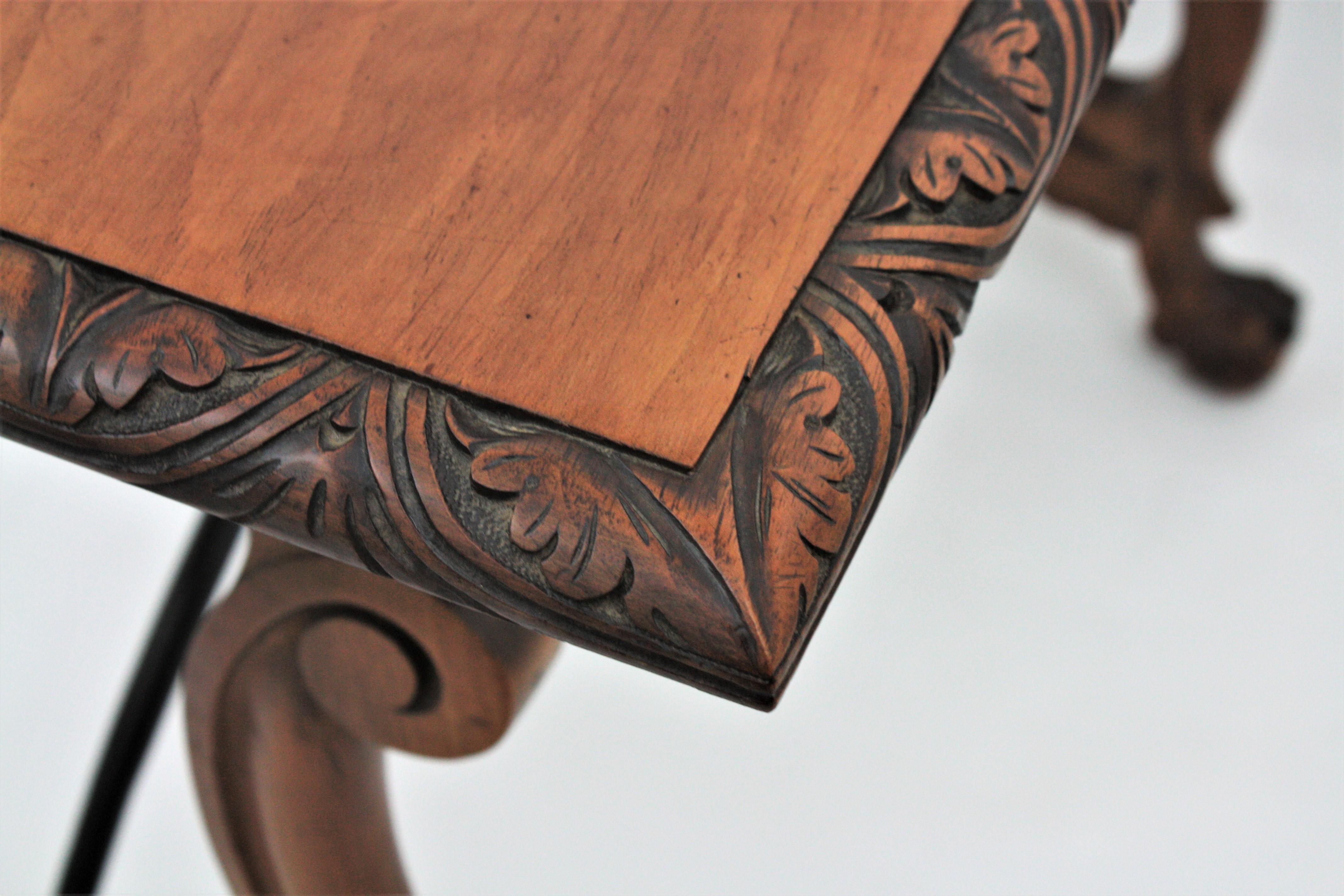 Spanish Baroque Fratino Table in Carved Walnut Wood In Good Condition For Sale In Barcelona, ES