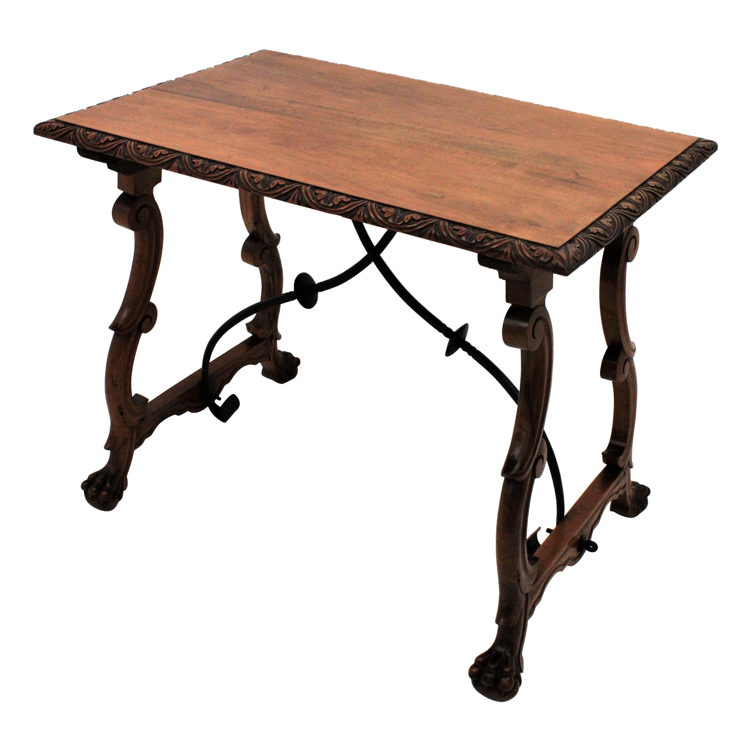 19th Century Spanish Baroque Fratino Table in Carved Walnut Wood For Sale