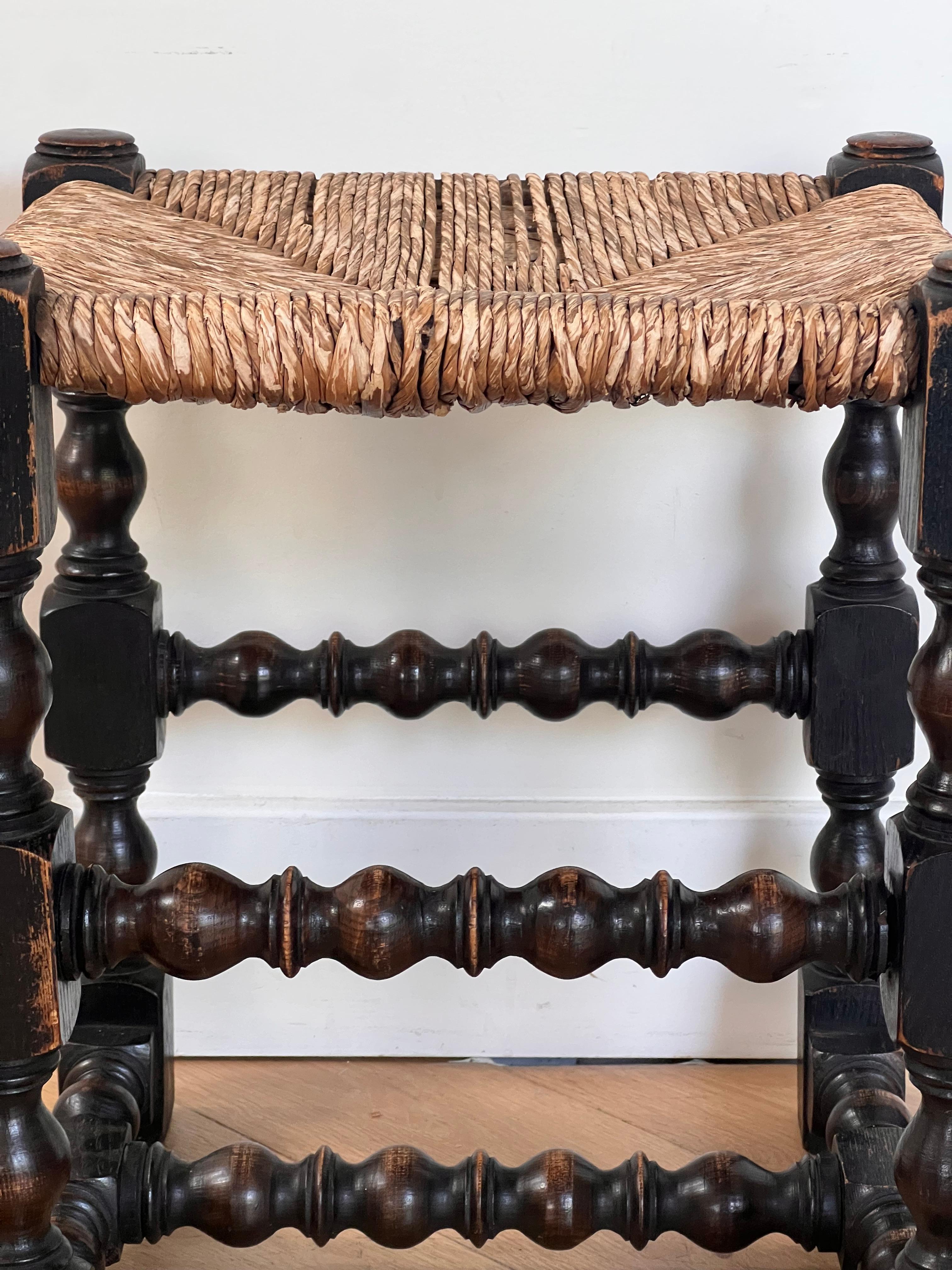 Spanish baroque wicker rush and spindle leg stool, 18th century 6