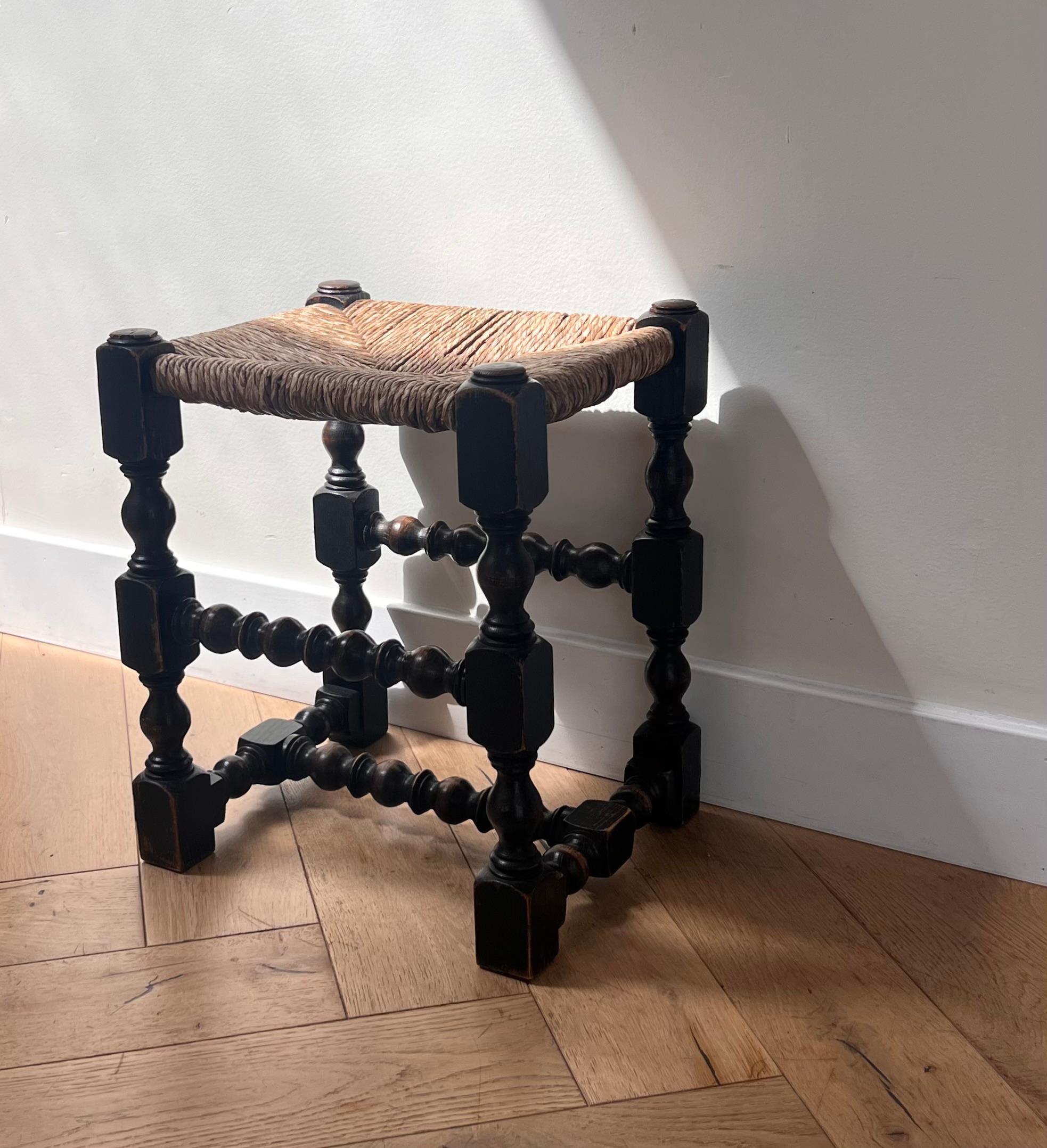 Spanish baroque wicker rush and spindle leg stool, 18th century 7