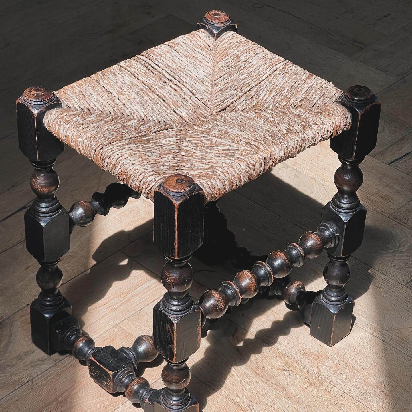 18th Century Spanish baroque wicker rush and spindle leg stool, 18th century