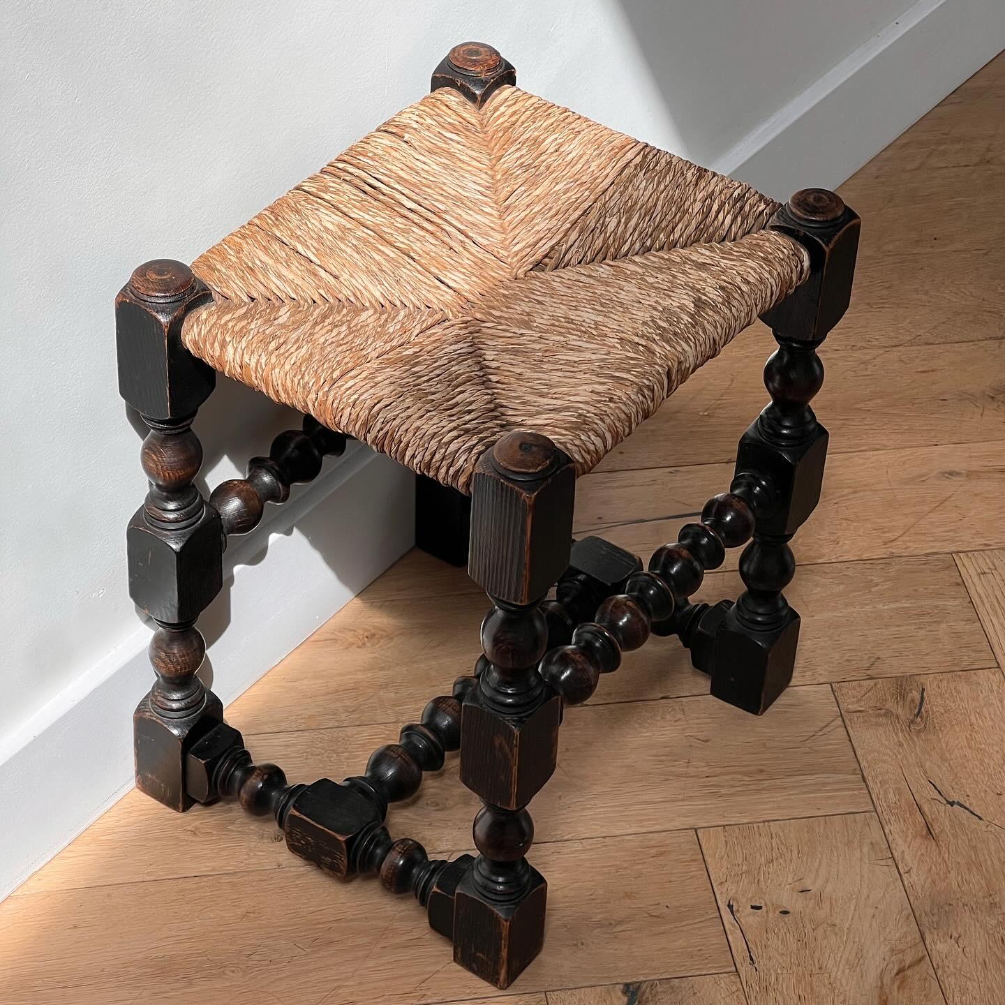 Spanish baroque wicker rush and spindle leg stool, 18th century 1