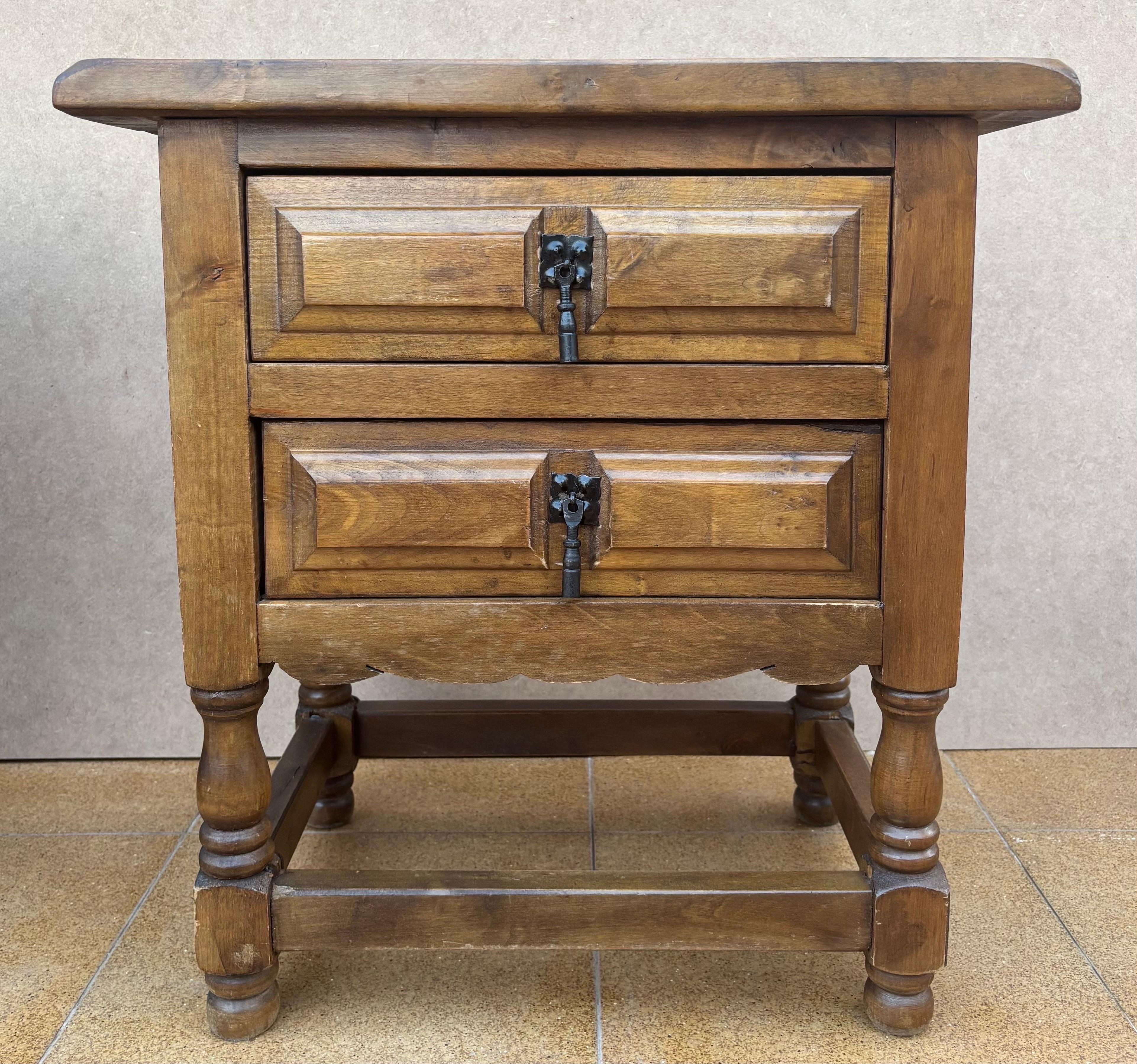 Spanish Bedside Tables With Drawers And Iron Hardware, 1950s, Set Of 2 Bon état - En vente à BÉTERA, ES
