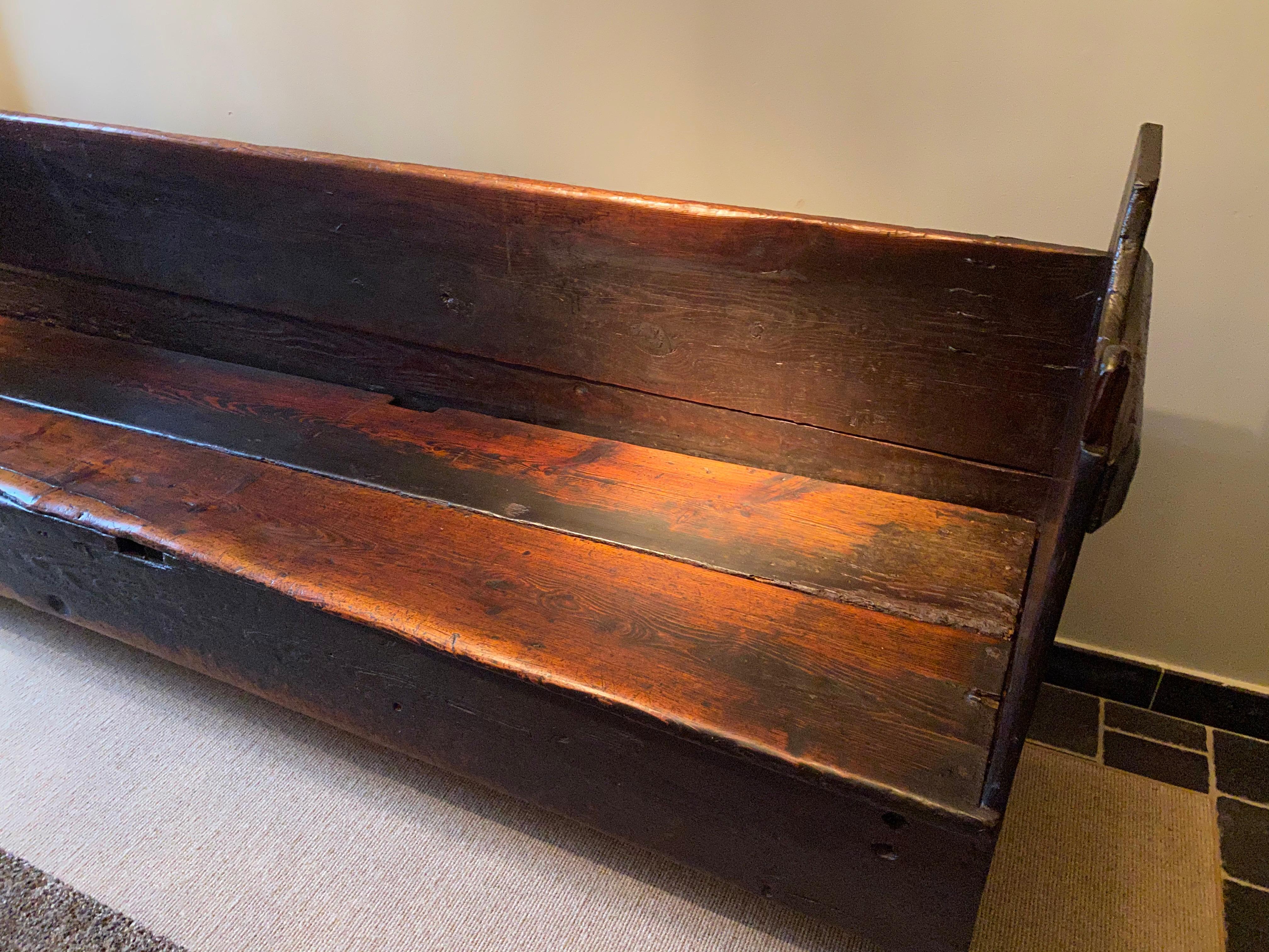 Antique Wooden Spanish Seating Bench in a beautiful Patinated Pine, 19 th Century In Good Condition For Sale In Schellebelle, BE