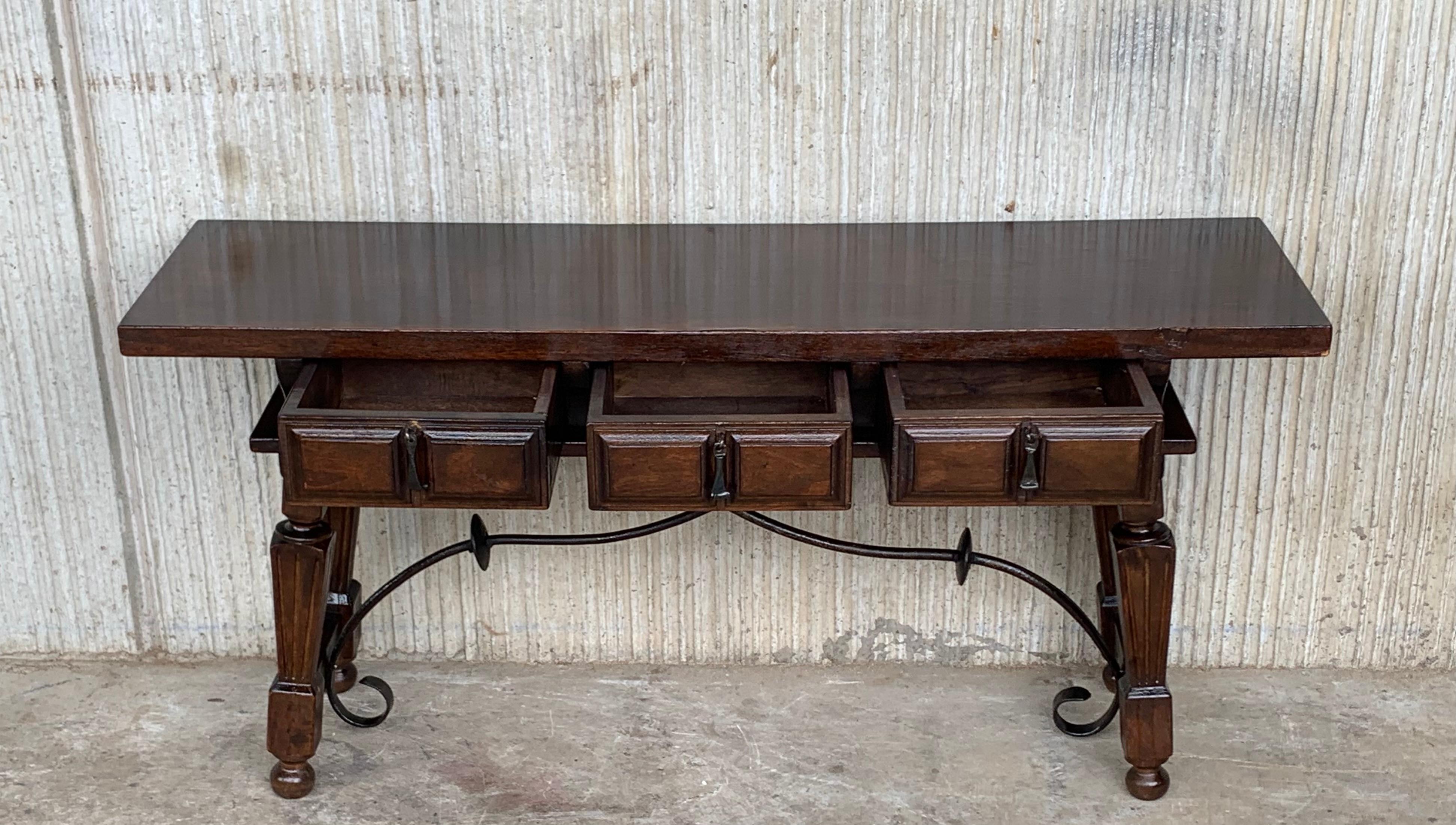 Spanish Bench or Low Console Table with Carved Drawers and Iron Stretcher In Good Condition In Miami, FL
