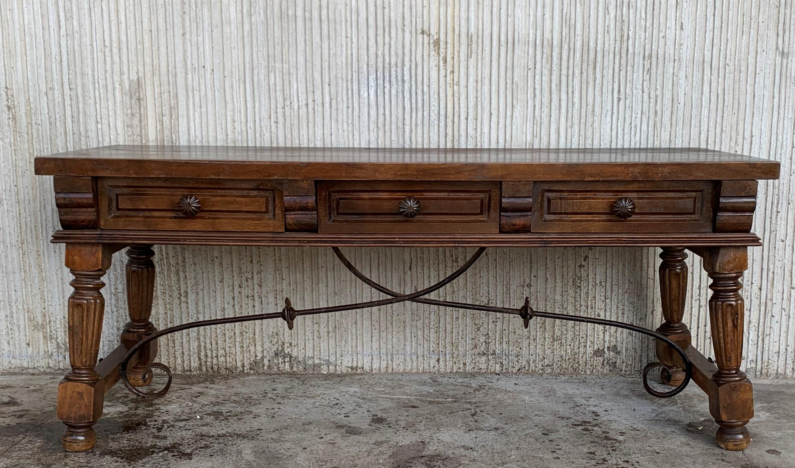19th century Spanish bench or low console table with marquetry drawers
Original iron pull hardware and iron stretcher
That back has the same picture than the front (without drawers).