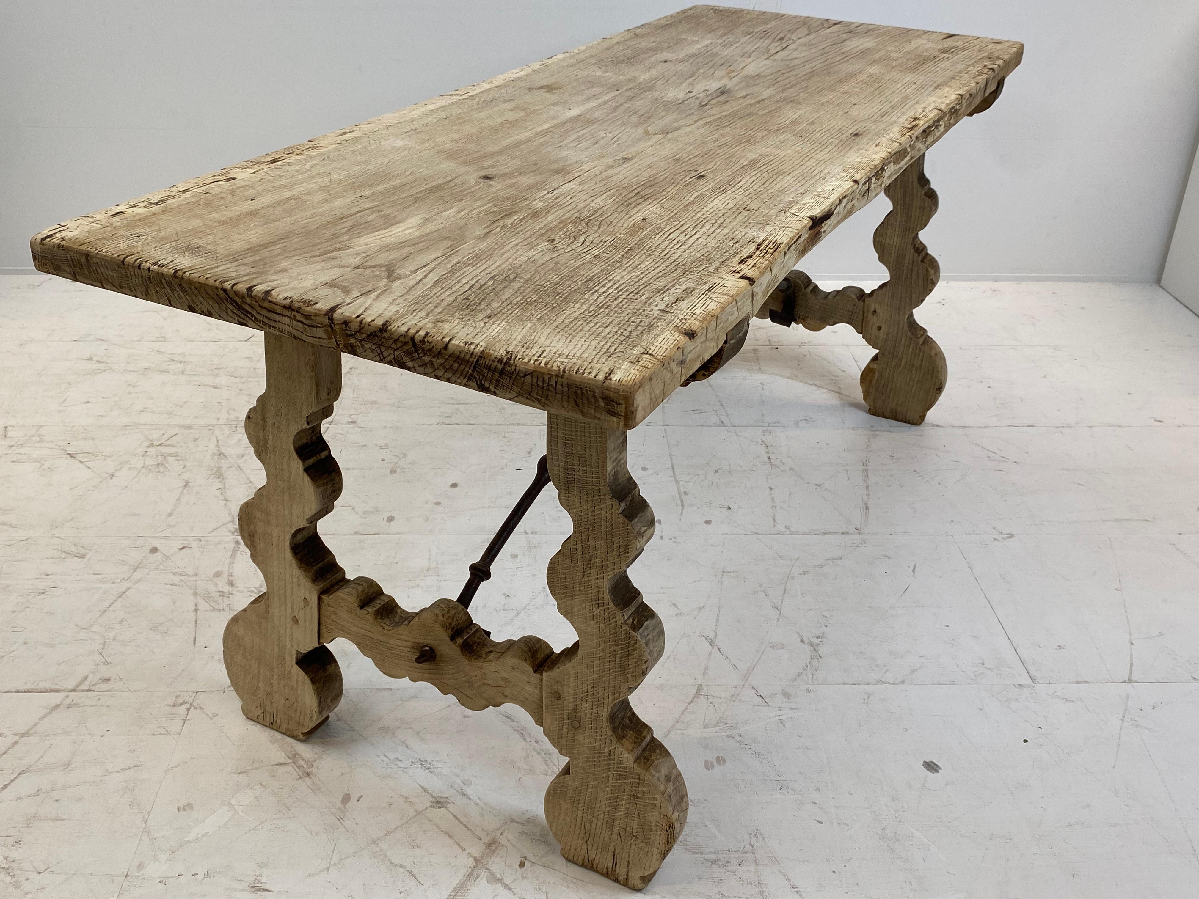 Small Antique table in bleached walnut with iron details, Spain, 1820s.  5
