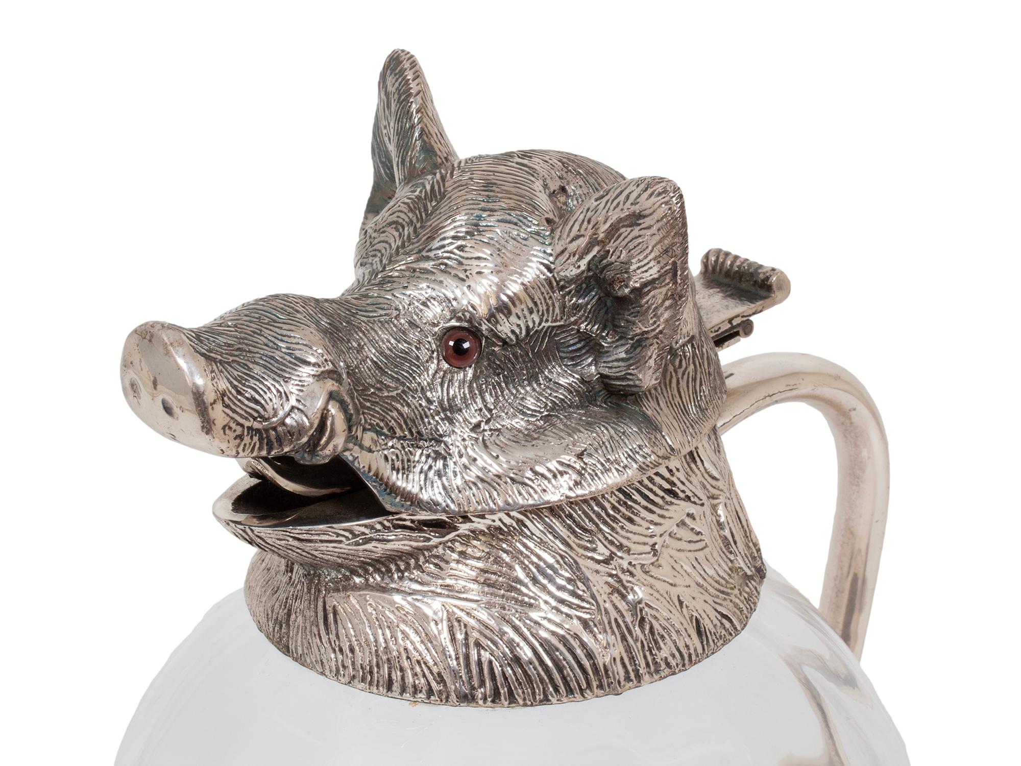 Spanische Wildschweinkopf Glaskaraffe von Valenti (20. Jahrhundert) im Angebot