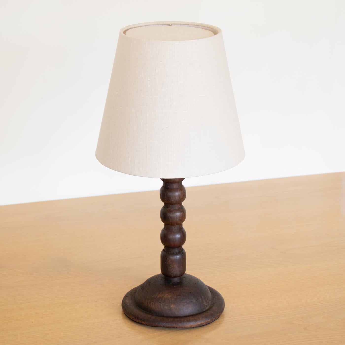 20ième siècle Lampe de table espagnole en bois de Bobbin en vente