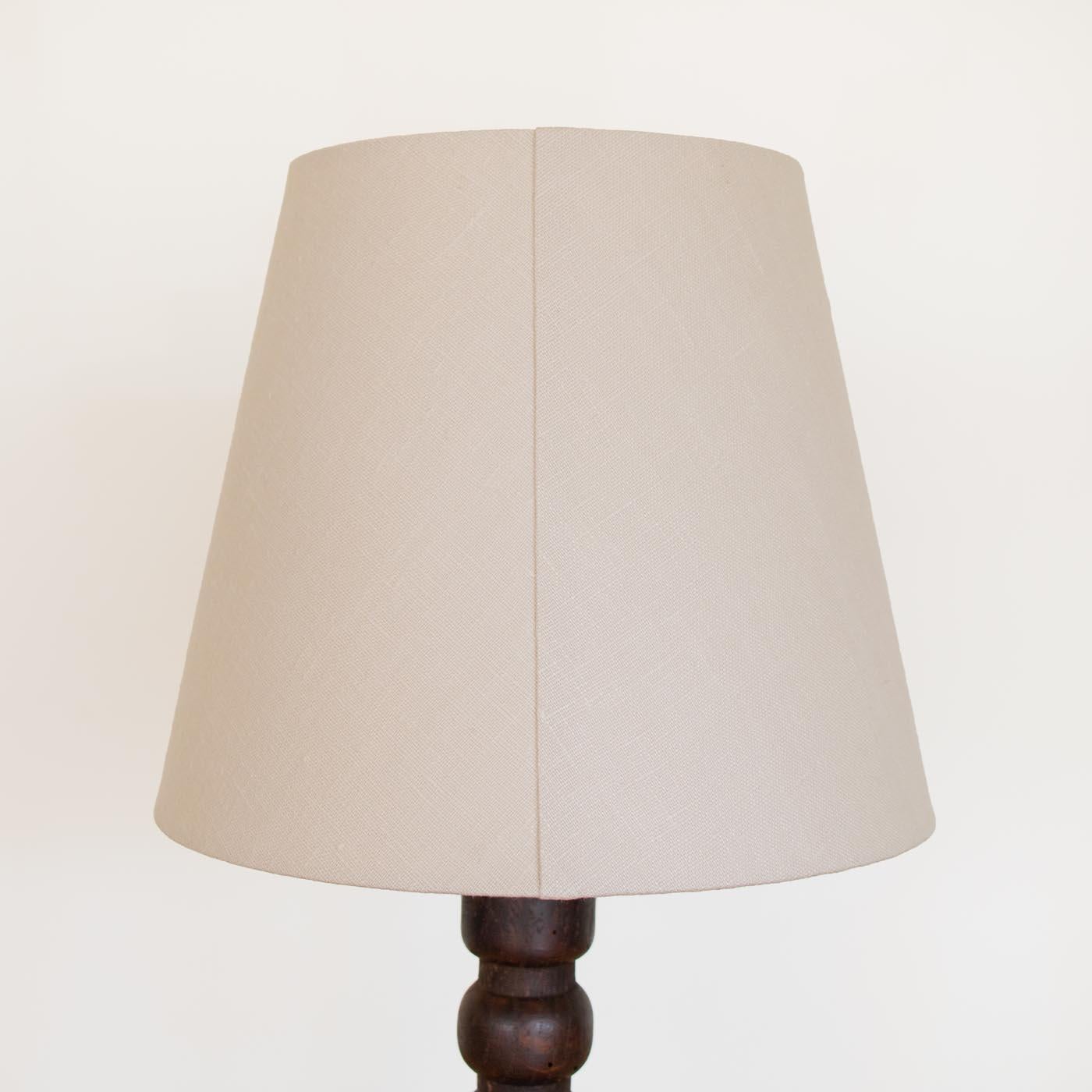 Lampe de table espagnole en bois de Bobbin en vente 1