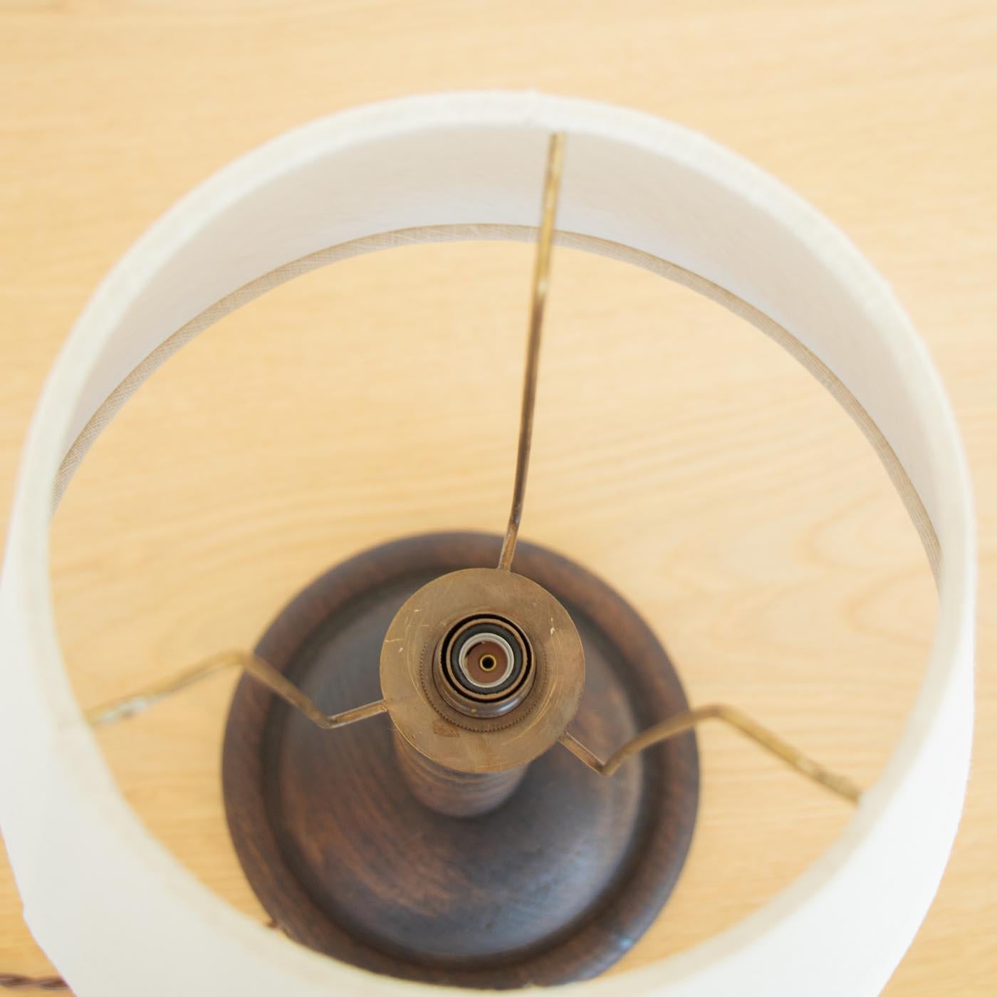 Lampe de table espagnole en bois de Bobbin en vente 2