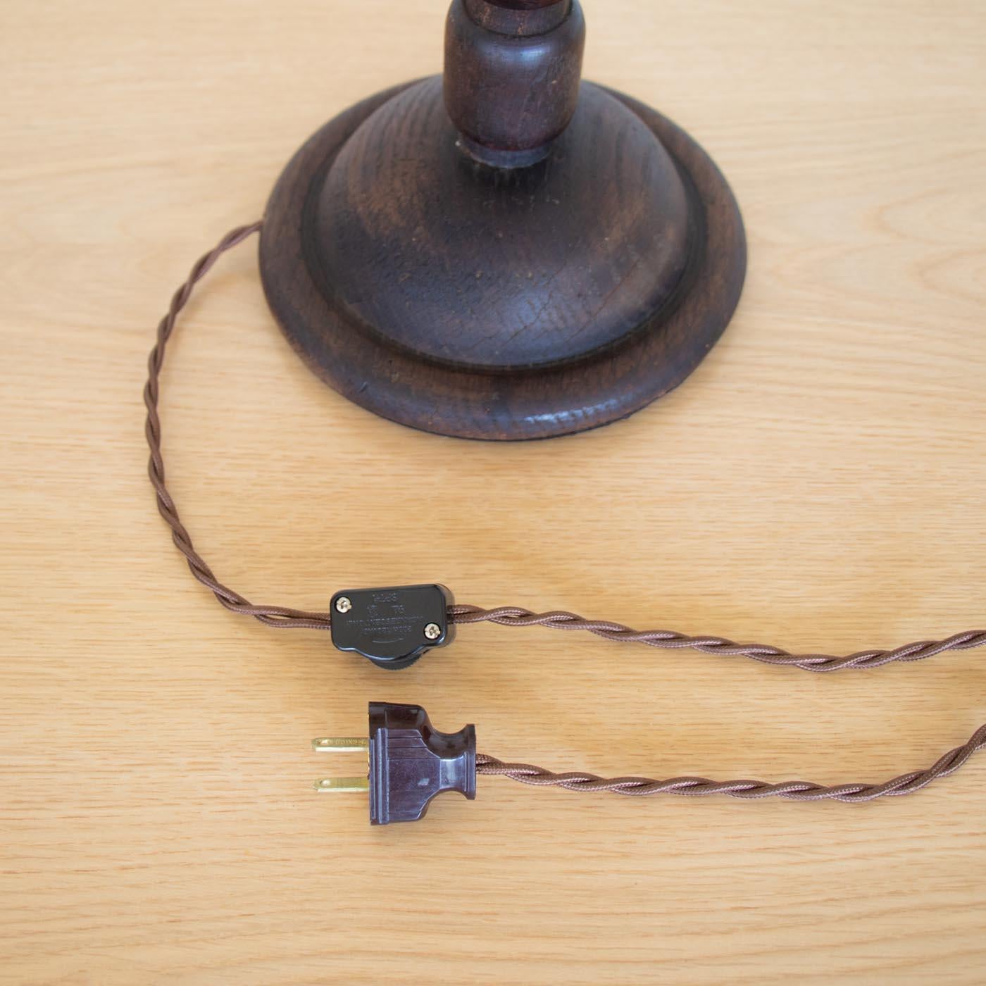 Lampe de table espagnole en bois de Bobbin en vente 3
