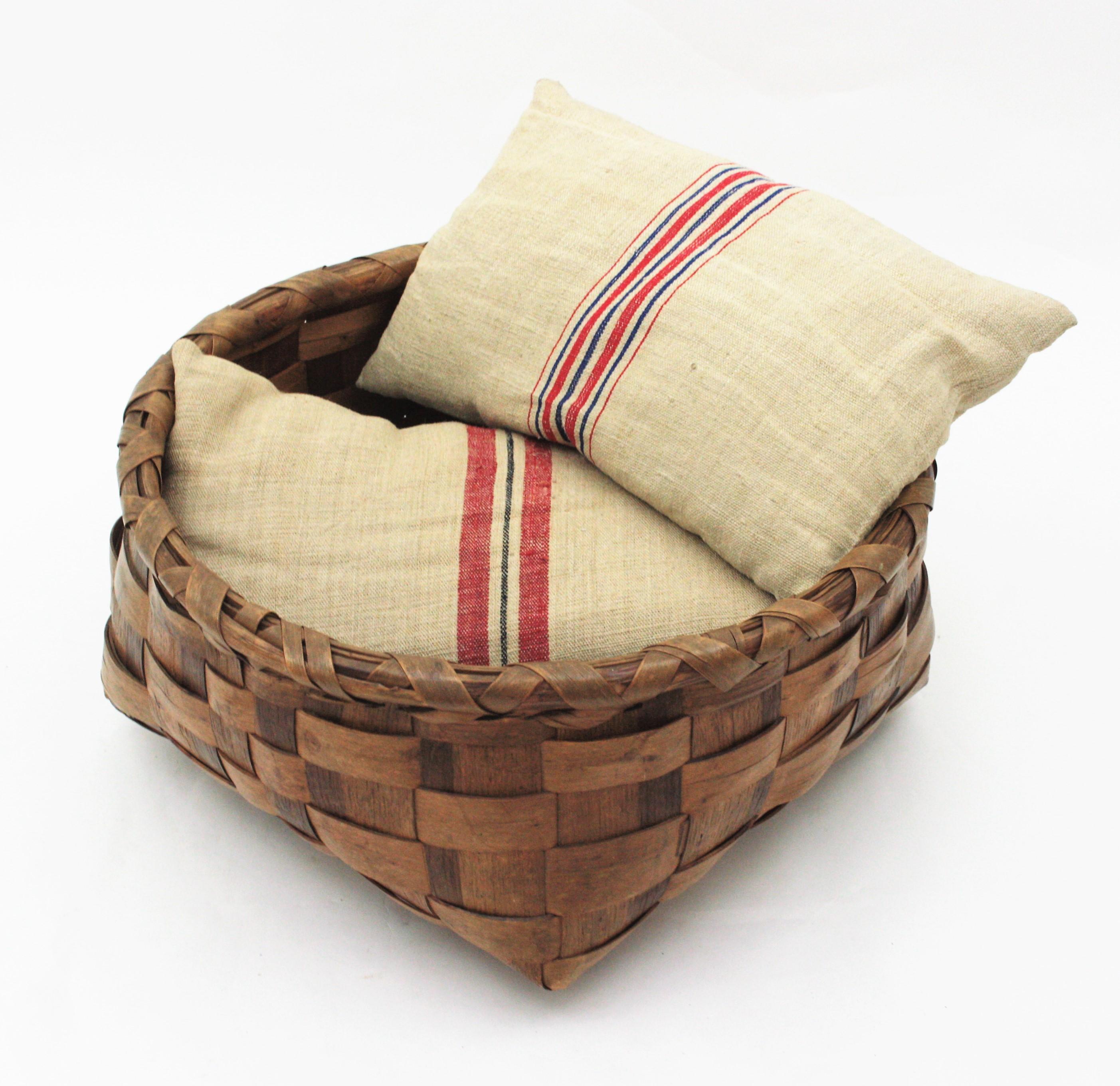 Spanish Braided Wood Large Rustic Basket, 1940s In Good Condition For Sale In Barcelona, ES