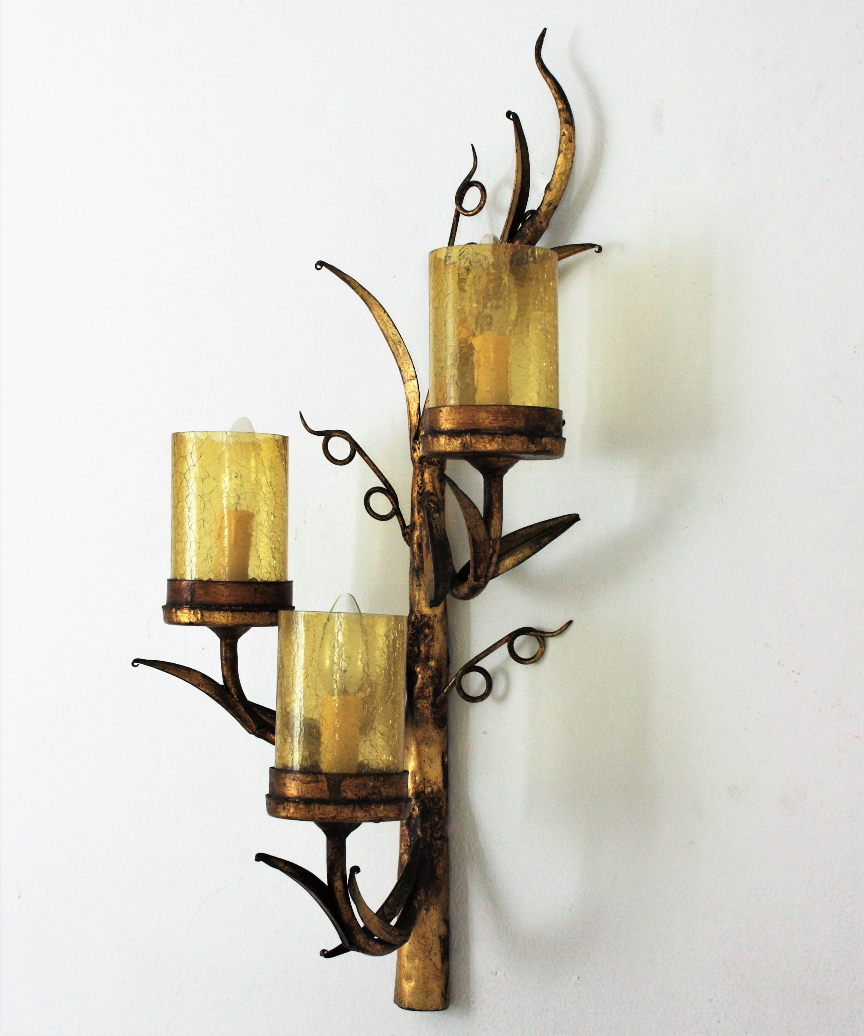 Spanish Branch Wall Sconce in Gilt Iron and Amber Cracked Glass, 1950s For Sale 4