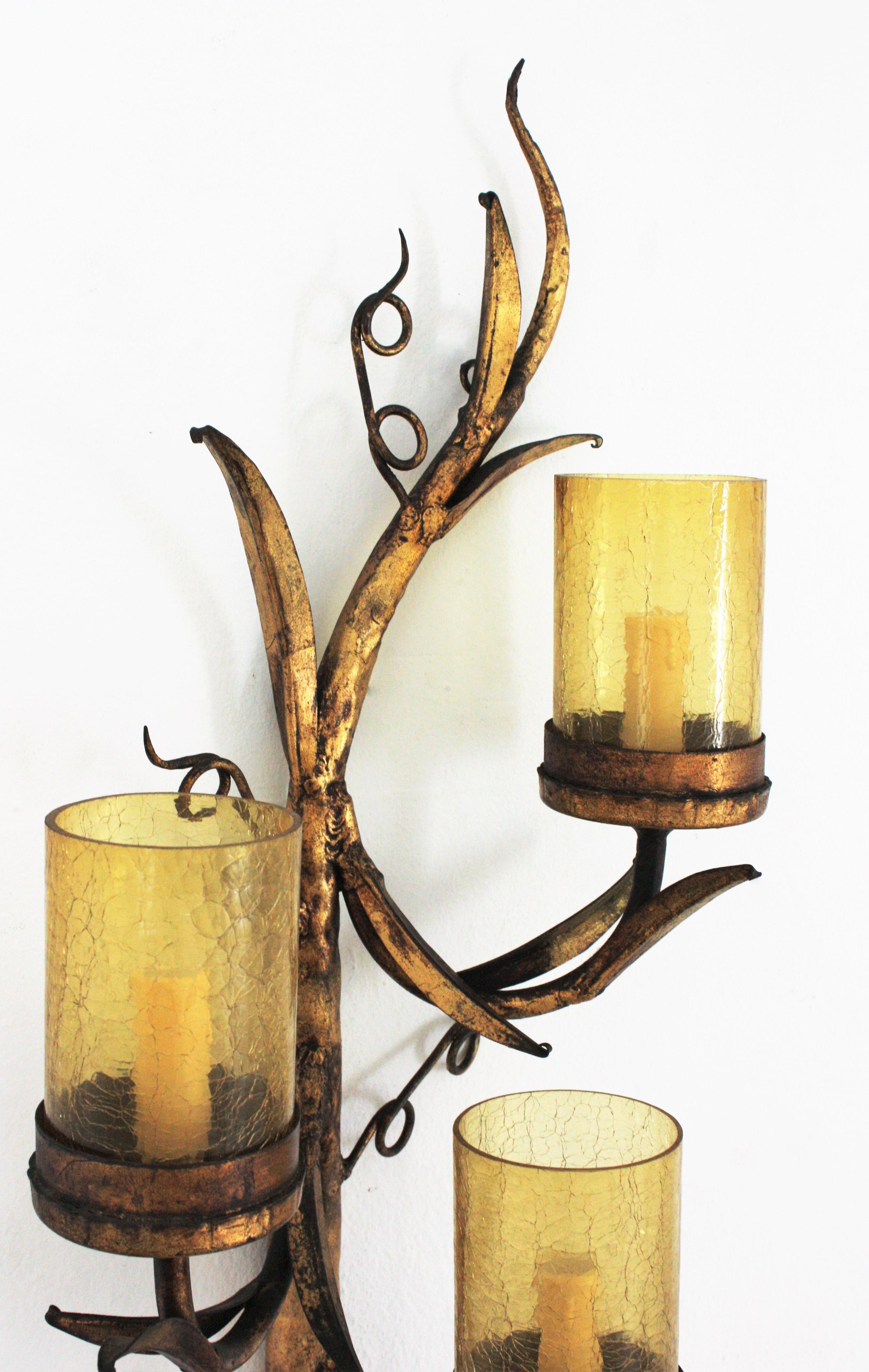 Spanish Branch Wall Sconce in Gilt Iron and Amber Cracked Glass, 1950s For Sale 6
