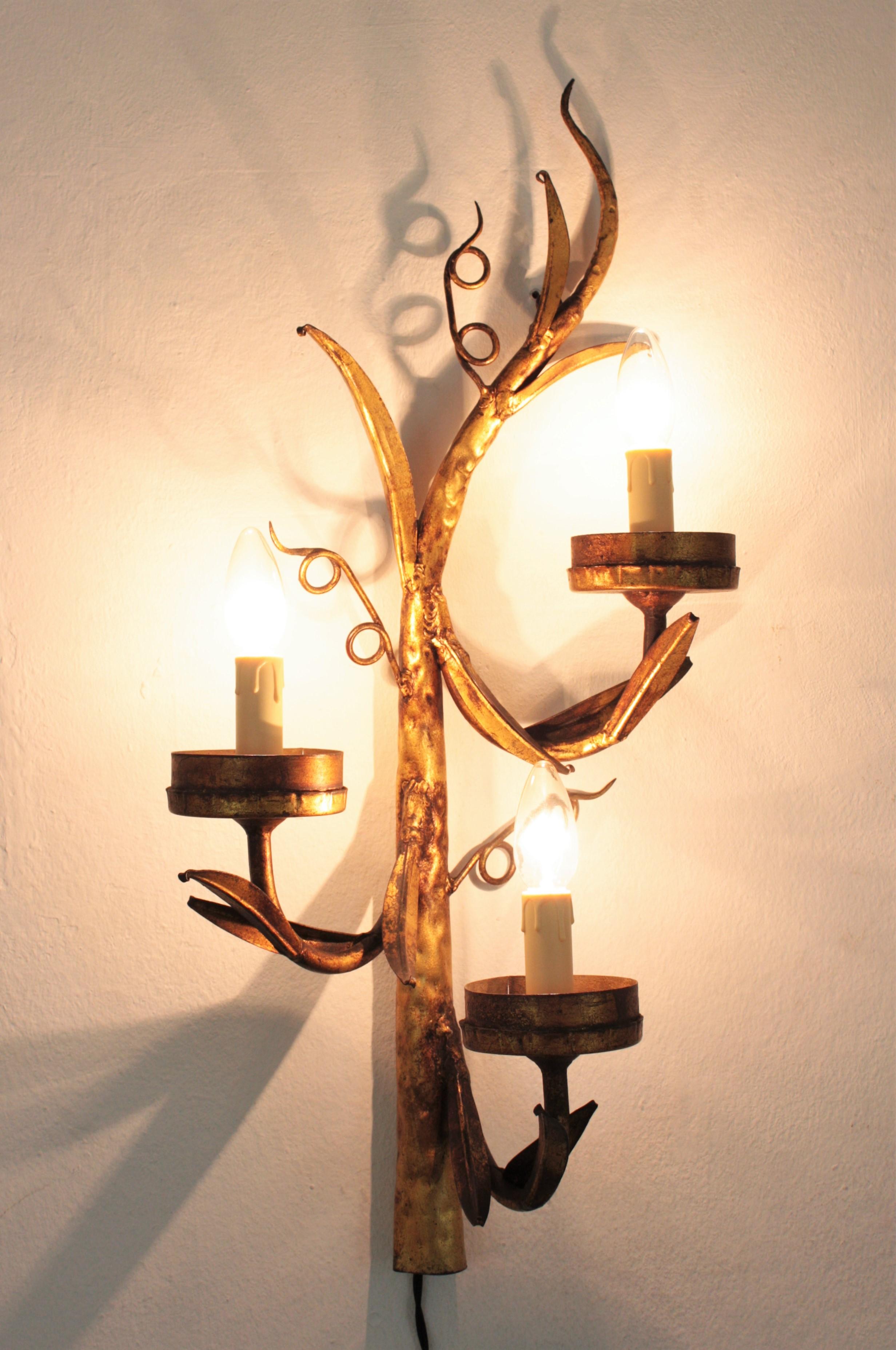 Spanish Branch Wall Sconce in Gilt Iron and Amber Cracked Glass, 1950s For Sale 8
