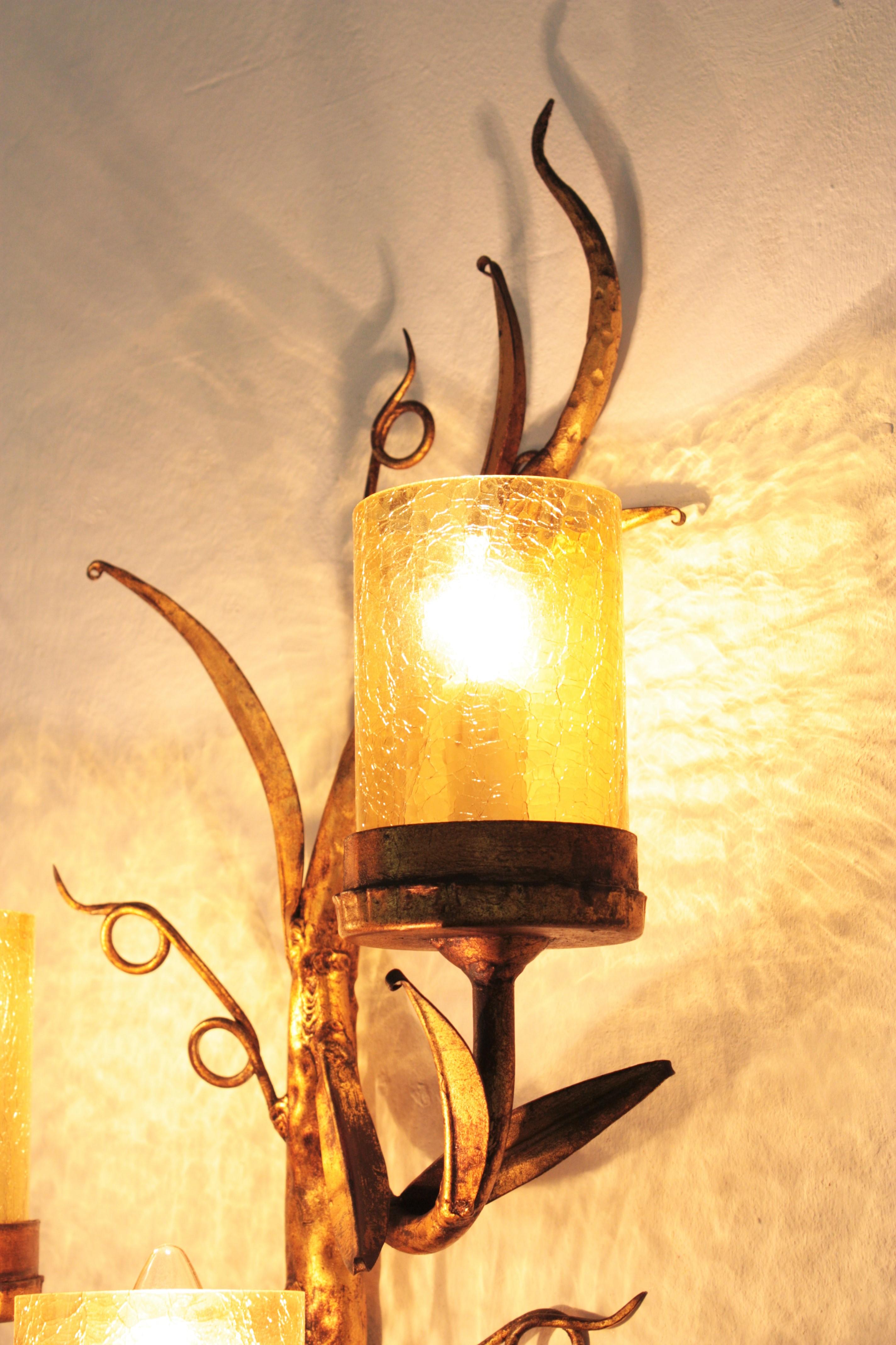 Spanish Branch Wall Sconce in Gilt Iron and Amber Cracked Glass, 1950s For Sale 12