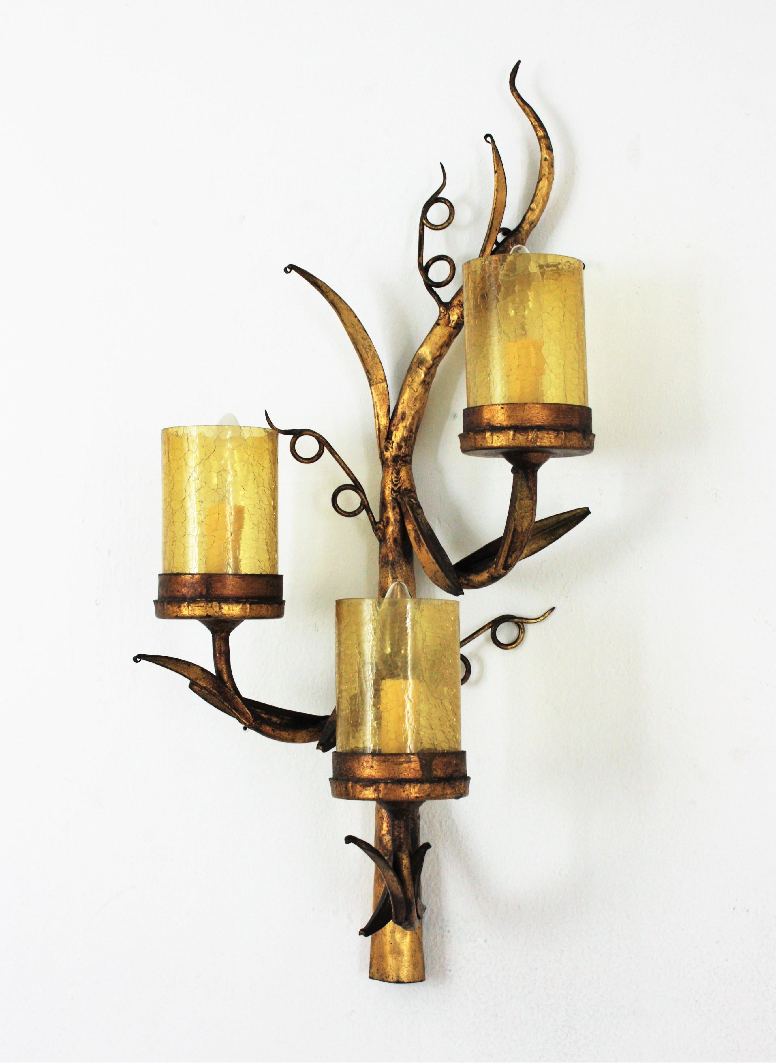 Spanish Branch Wall Sconce in Gilt Iron and Amber Cracked Glass, 1950s For Sale 1