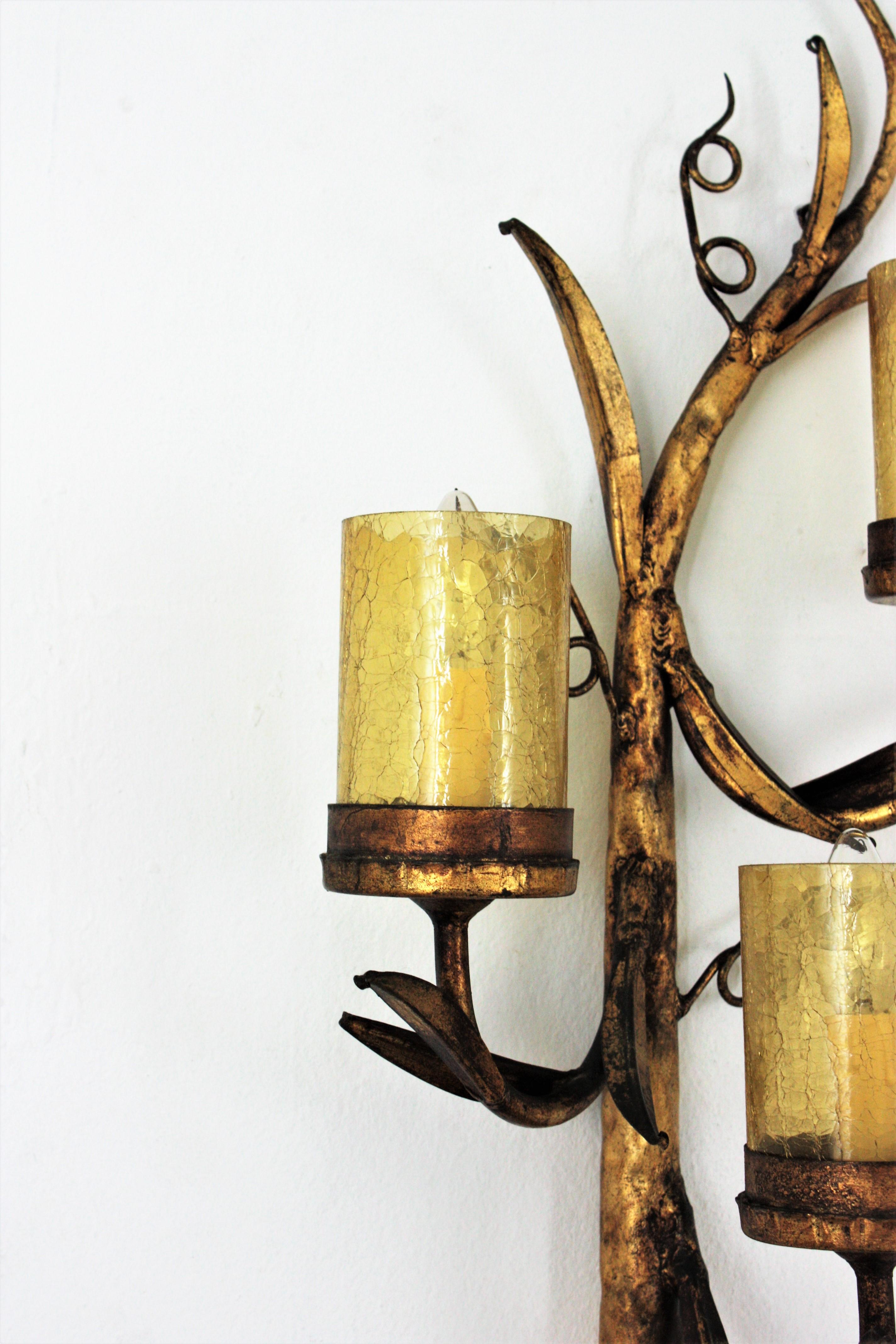 Spanish Branch Wall Sconce in Gilt Iron and Amber Cracked Glass, 1950s For Sale 3