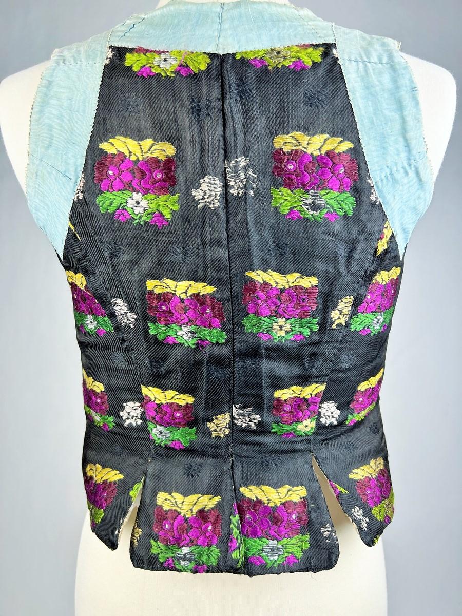 Spanish brocaded silk and hemp camisole - First half of the 19th century For Sale 5
