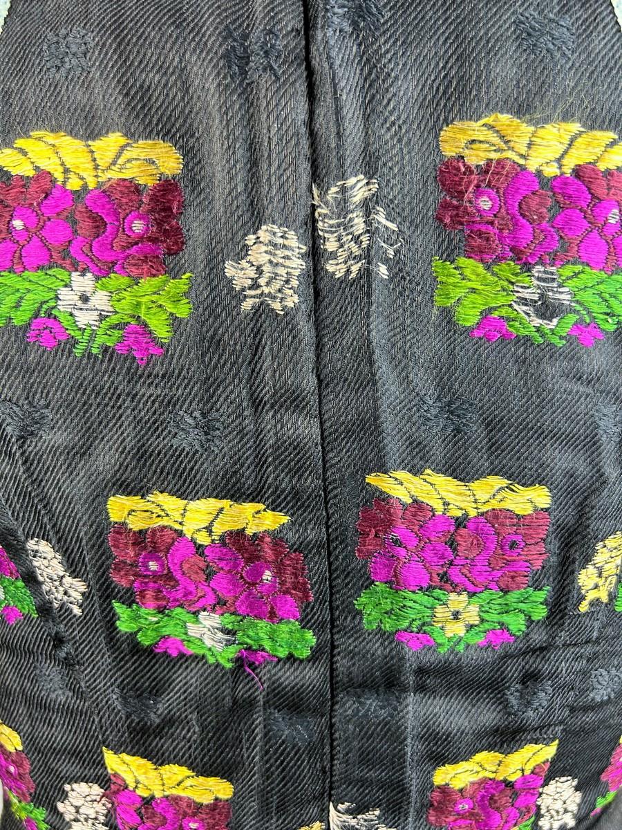 Spanish brocaded silk and hemp camisole - First half of the 19th century For Sale 6
