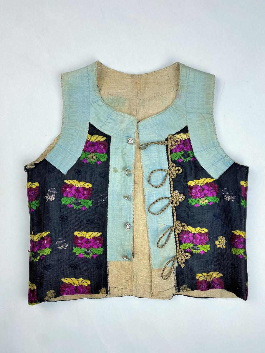 Spanish brocaded silk and hemp camisole - First half of the 19th century For Sale 7
