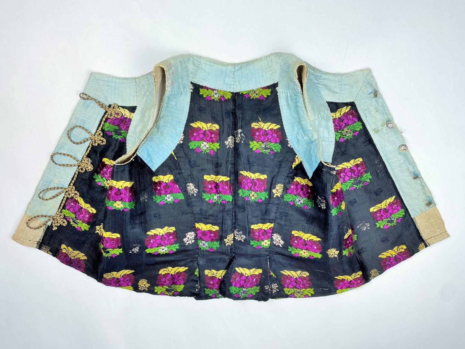 Spanish brocaded silk and hemp camisole - First half of the 19th century For Sale 9
