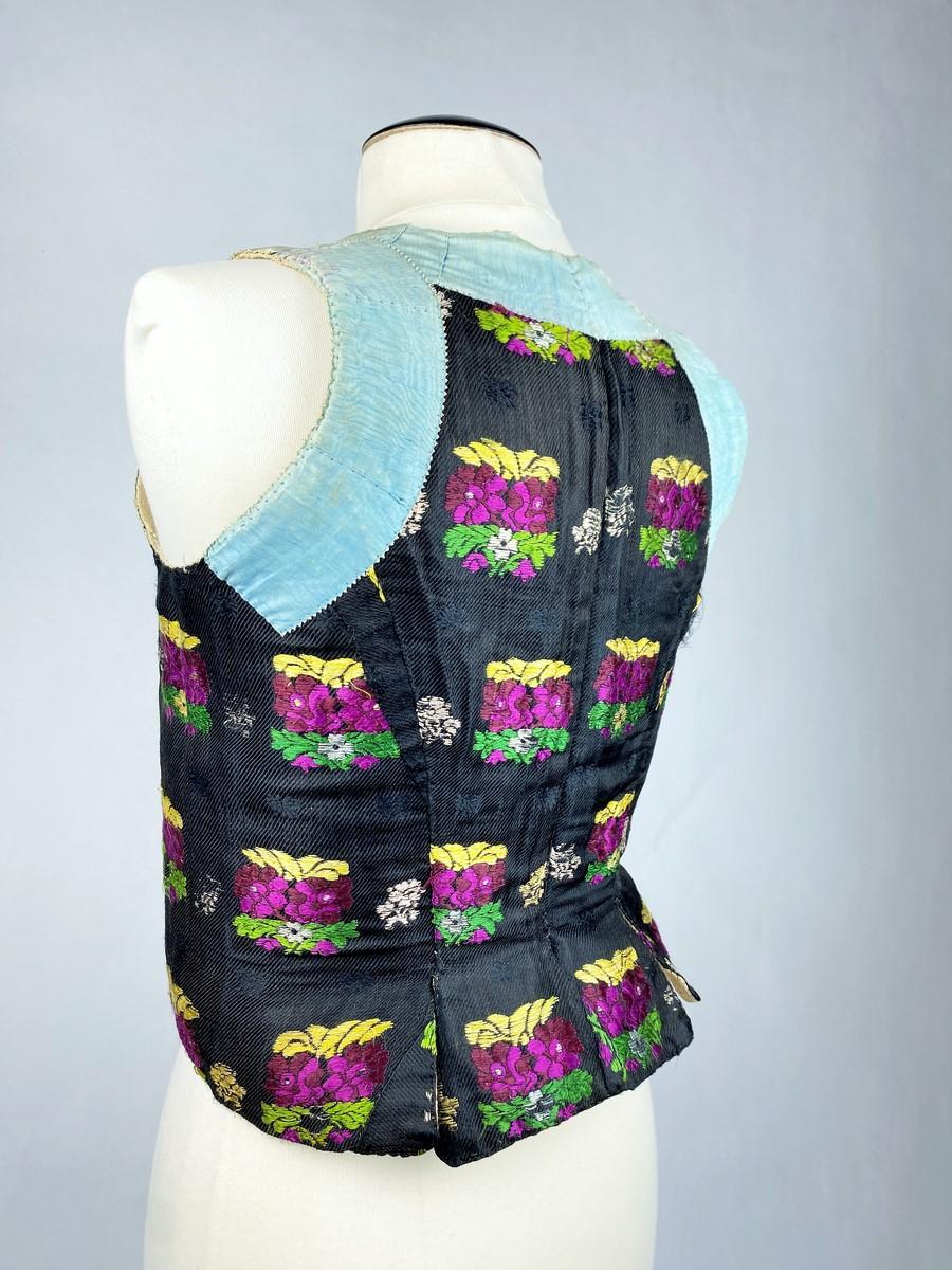 Spanish brocaded silk and hemp camisole - First half of the 19th century For Sale 2