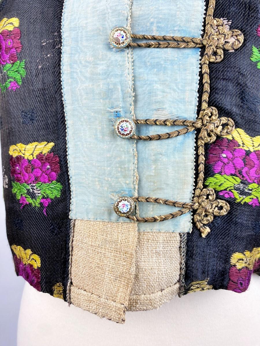 Spanish brocaded silk and hemp camisole - First half of the 19th century For Sale 3