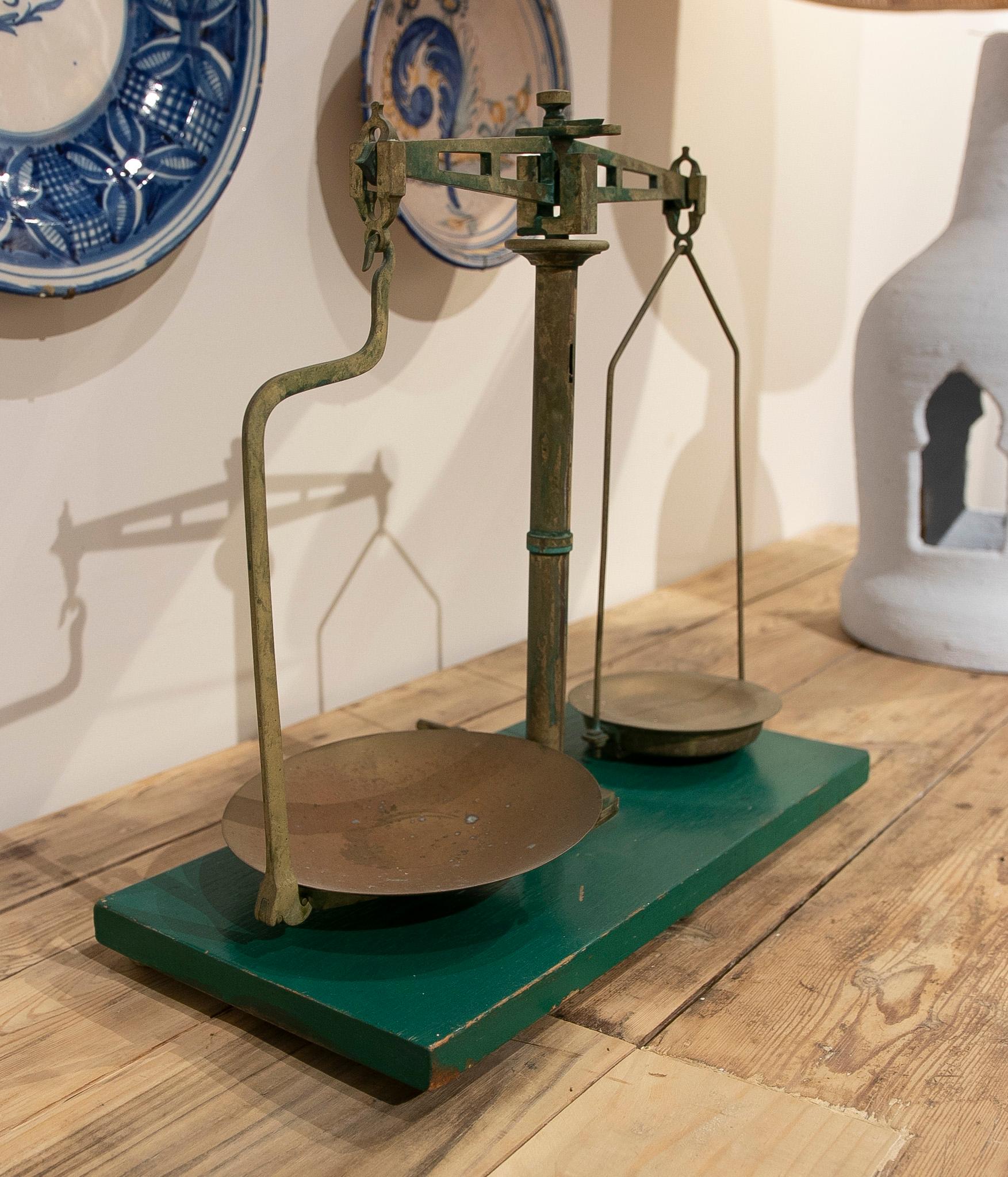 Spanish, Bronze Balance Scale with Green Painted Wooden Stand For Sale 7