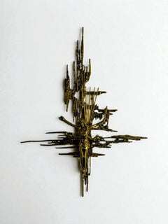 Crucifix brutaliste espagnol en laiton, d'après le « Christ » de Dalí, années 1970
