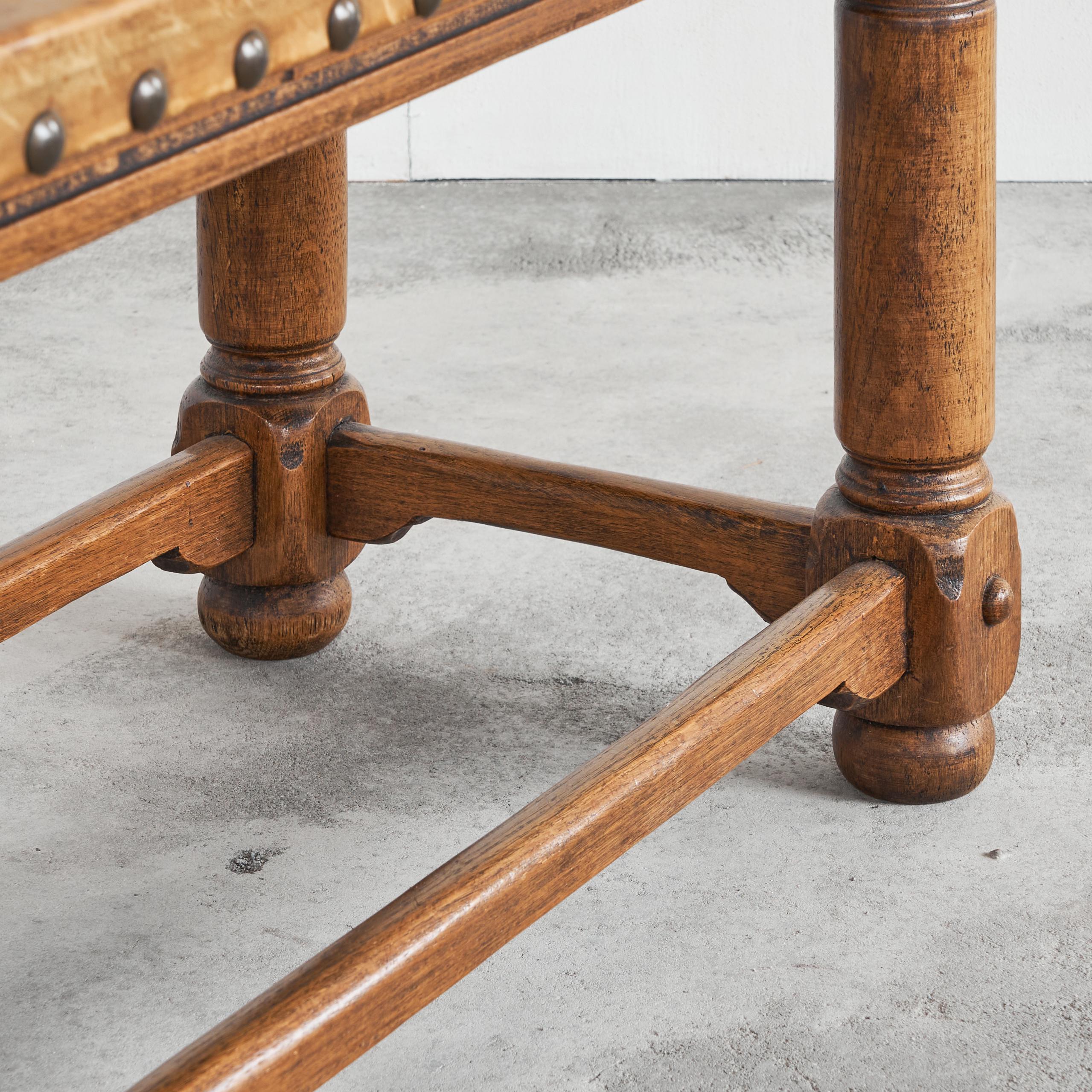 XX secolo Tavolino da caffè brutalista spagnolo in Oak massiccio, metallo e pelle patinata degli anni '40 in vendita