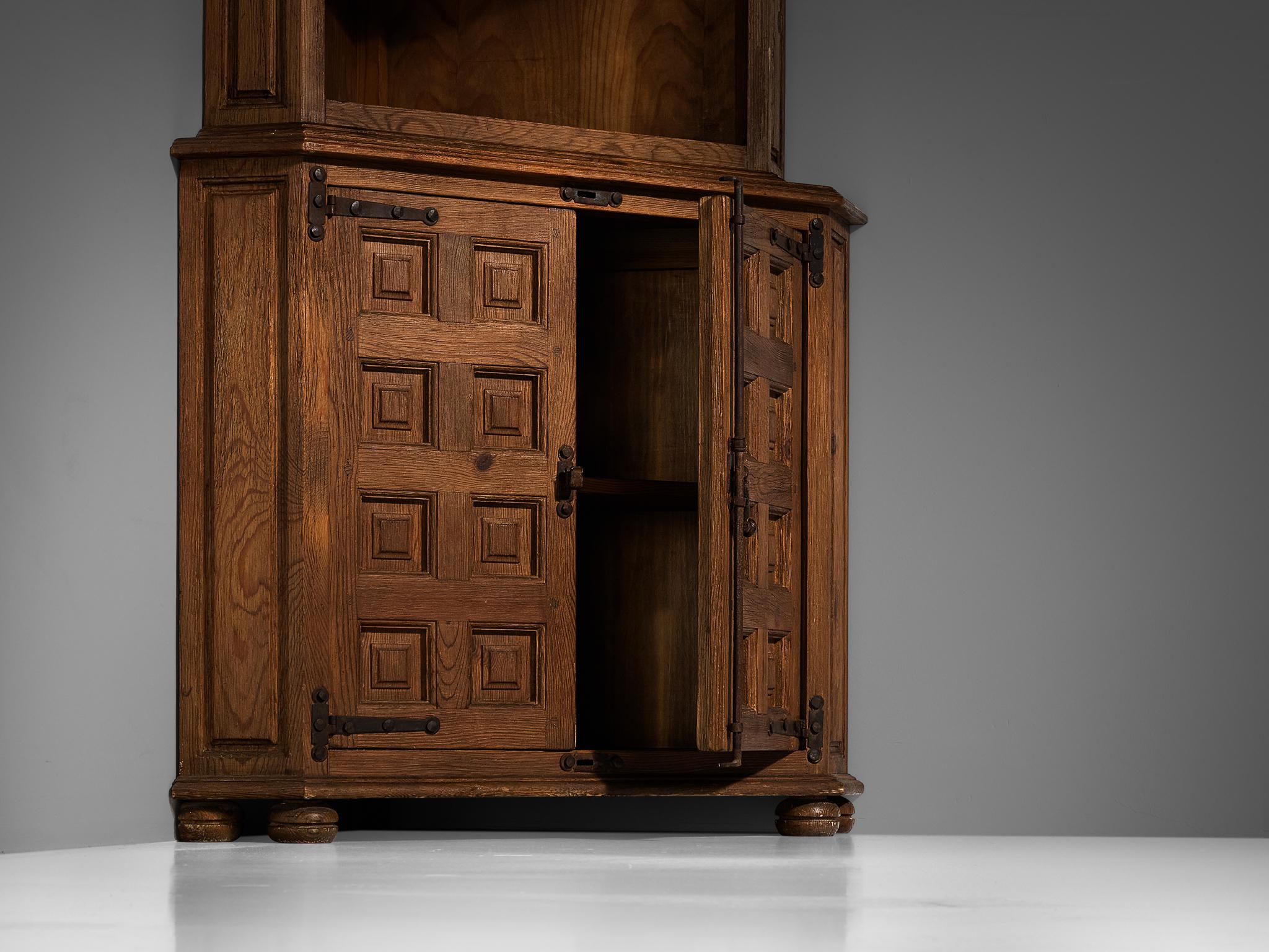 Spanish Brutalist Corner Cabinet in Stained Pine  For Sale 6