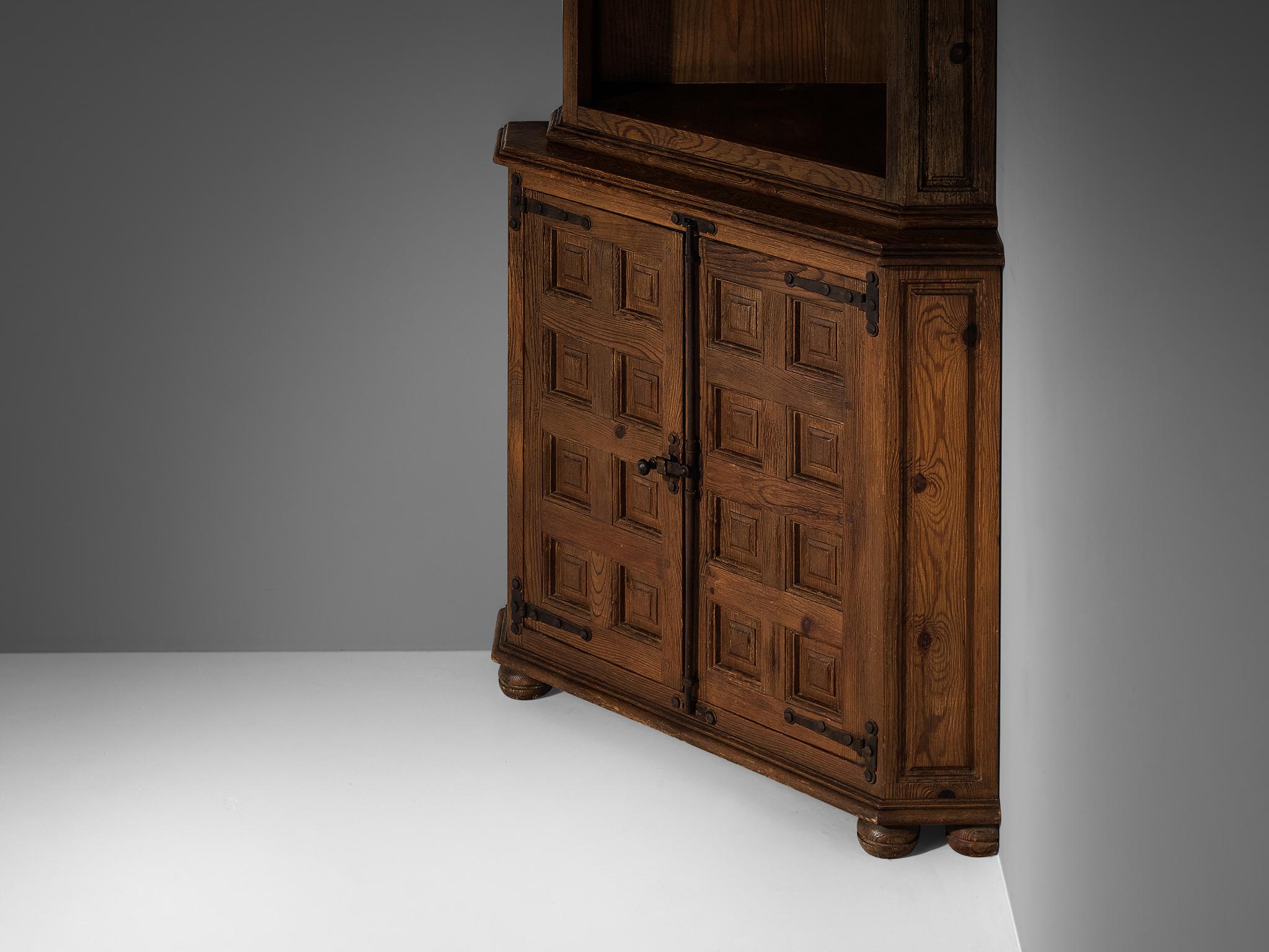 Spanish Brutalist Corner Cabinet in Stained Pine  For Sale 2