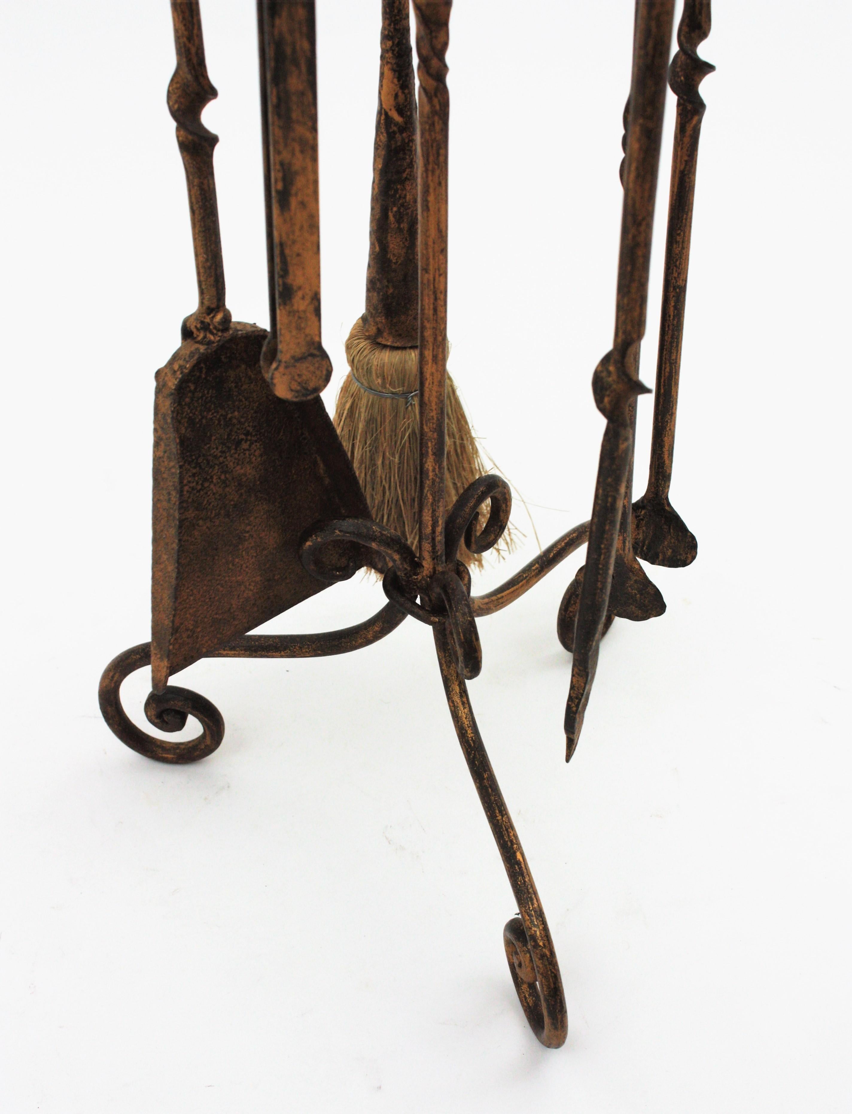 Spanish Brutalist Fireplace Tool Set Stand, Gilt Wrought Iron and Knot Design For Sale 6