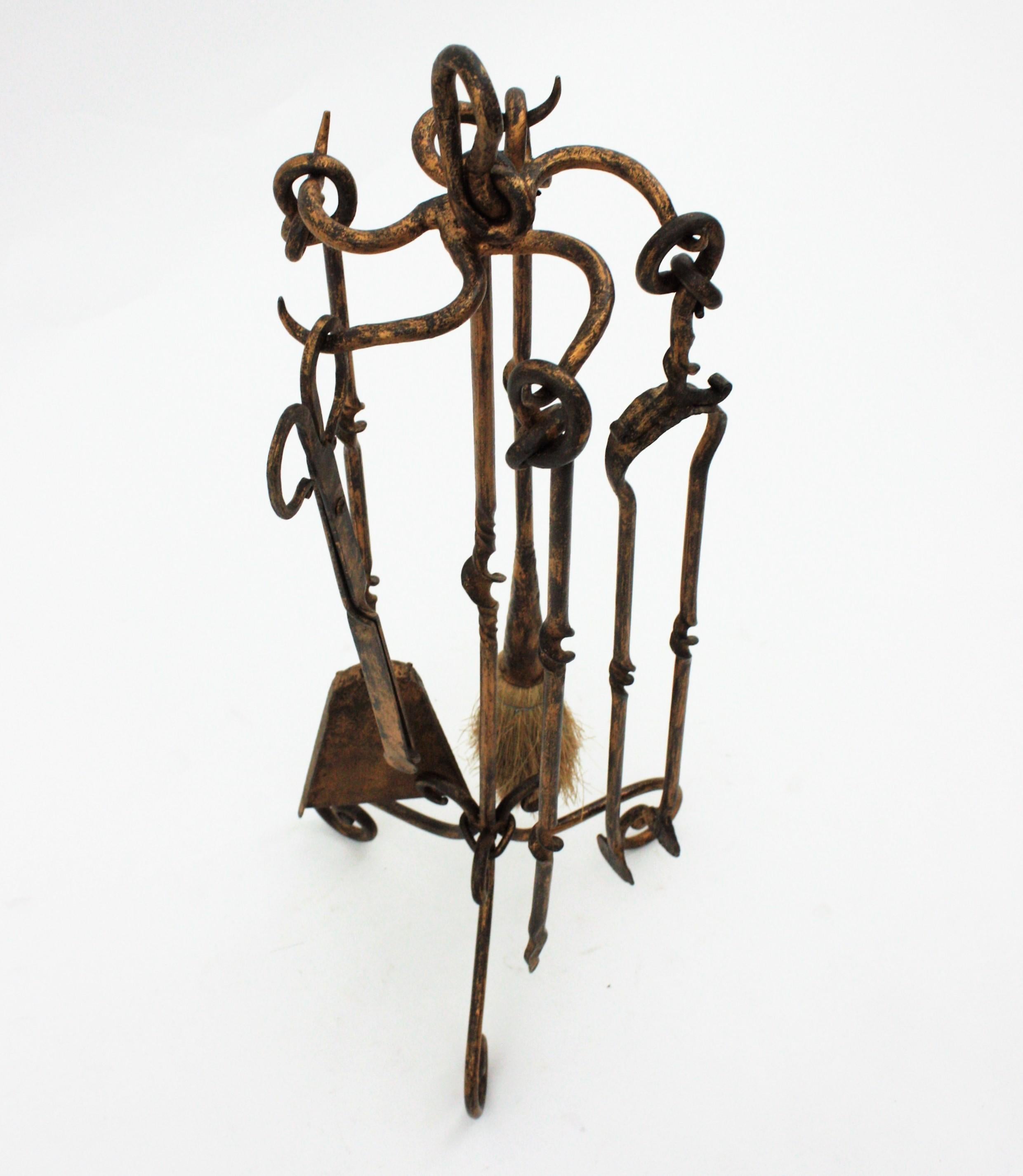 Spanish Brutalist Fireplace Tool Set Stand, Gilt Wrought Iron and Knot Design For Sale 1