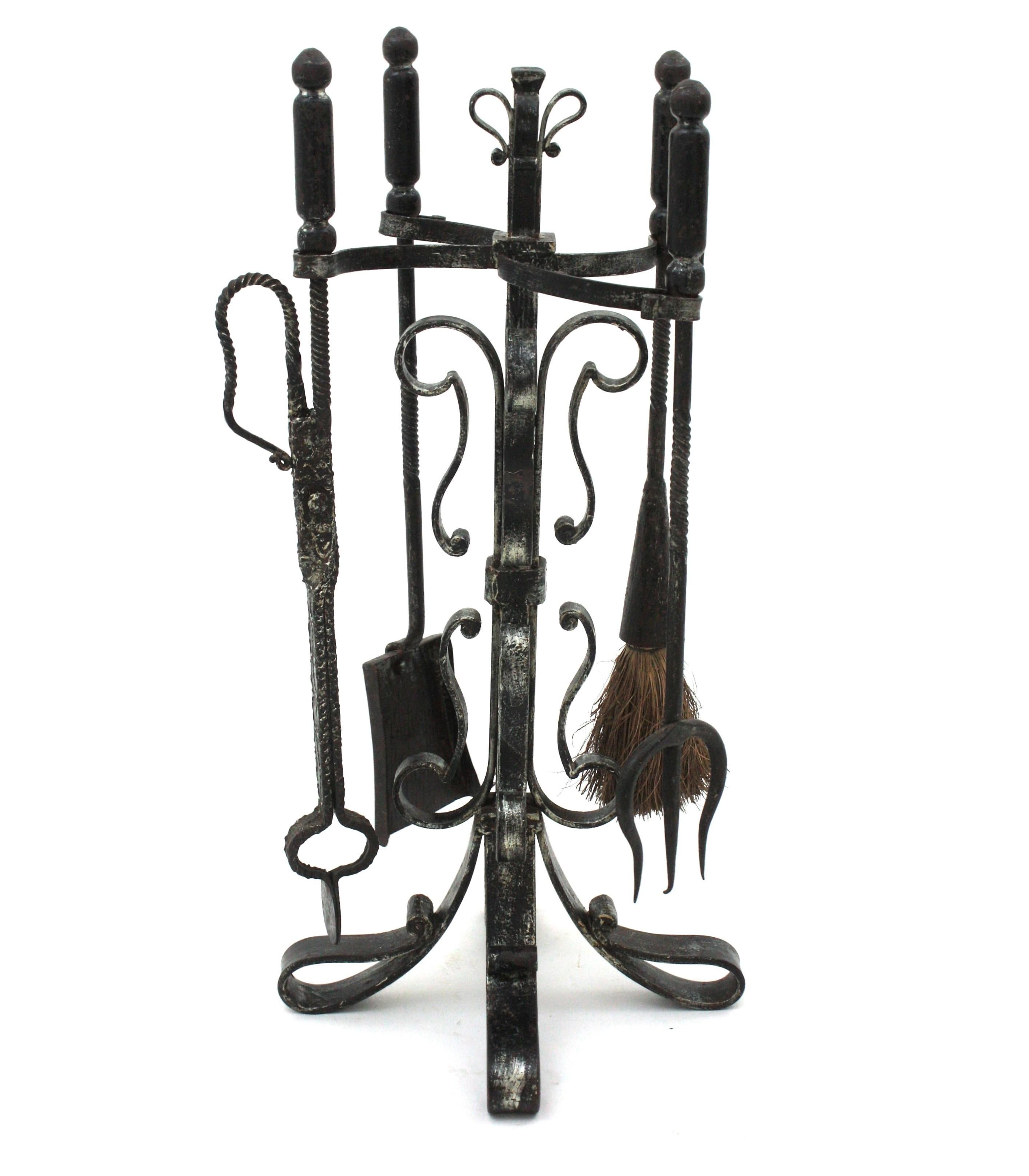 Spanish Brutalist Fireplace Tool Set Stand in Wrought Iron and Scroll Loop Motif For Sale 5