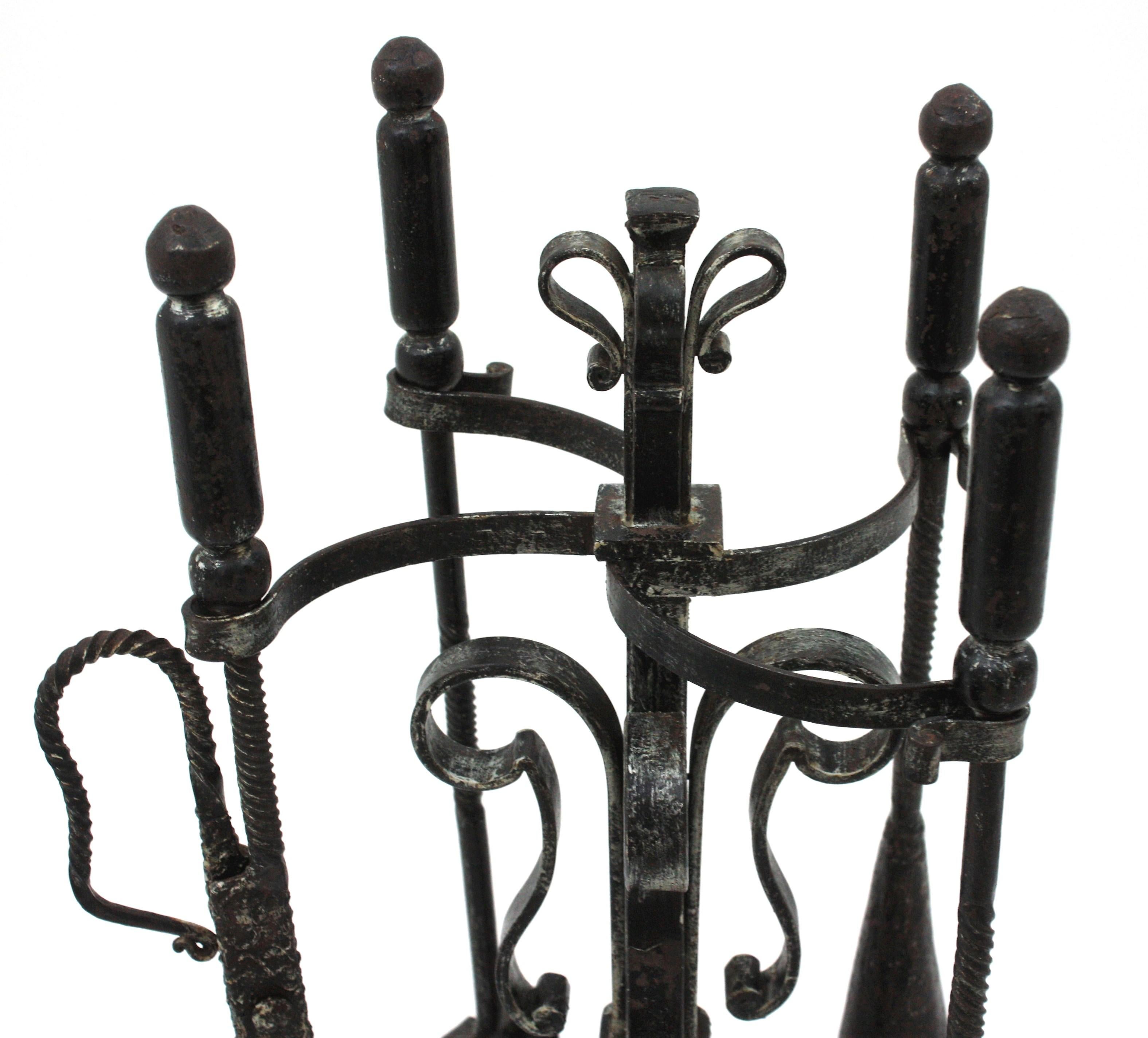 20th Century Spanish Brutalist Fireplace Tool Set Stand in Wrought Iron and Scroll Loop Motif For Sale