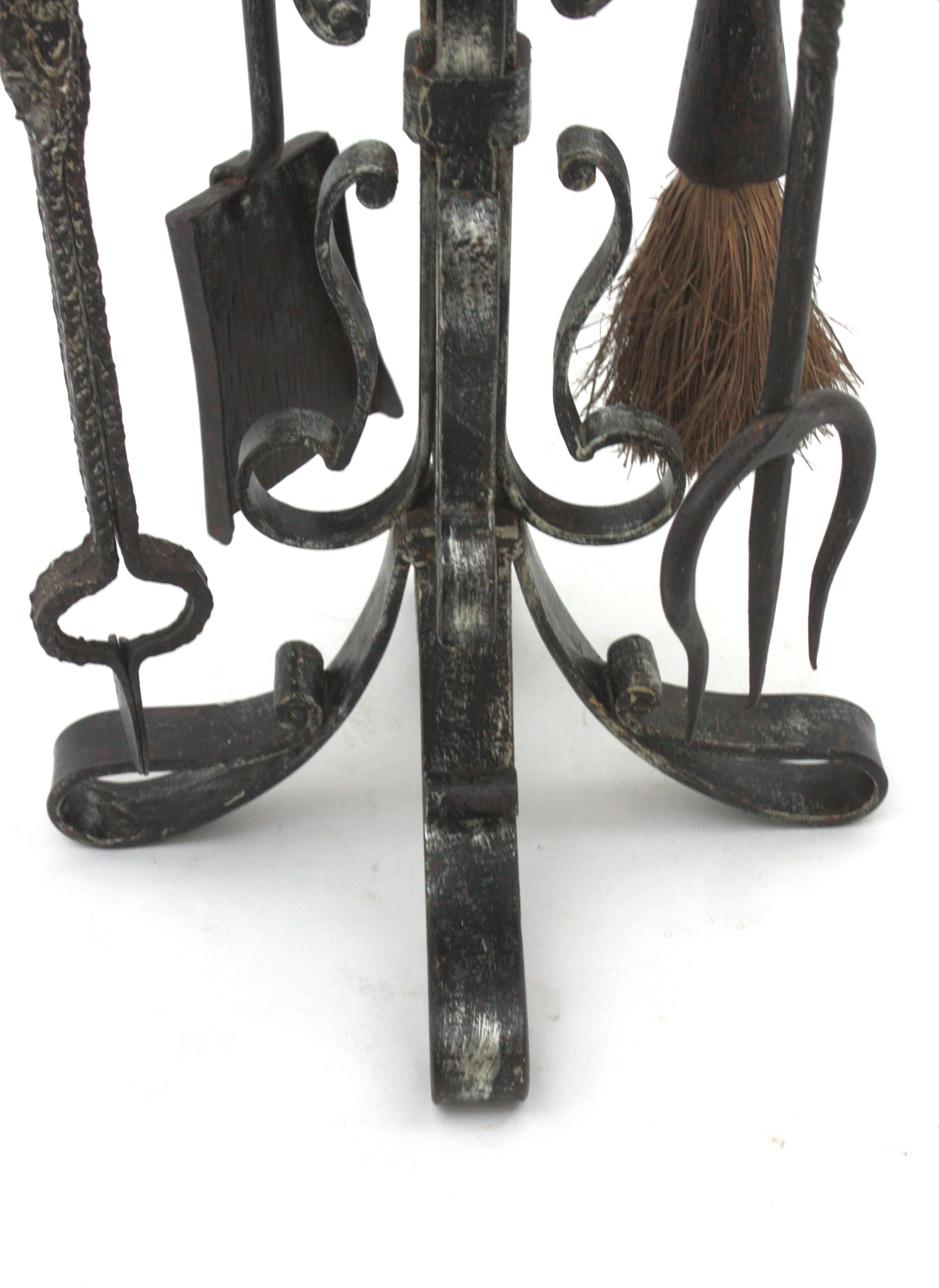 Spanish Brutalist Fireplace Tool Set Stand in Wrought Iron and Scroll Loop Motif For Sale 1