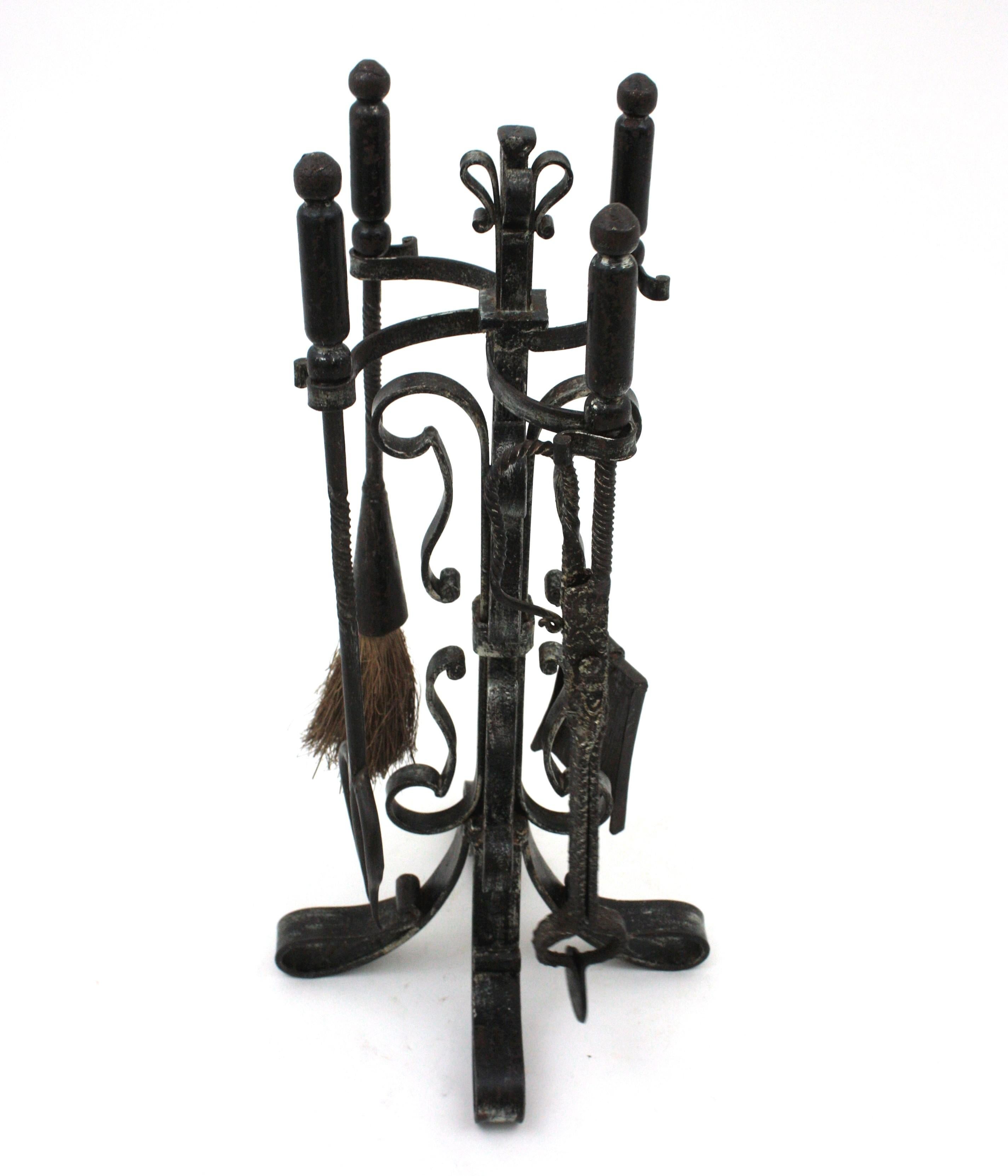Spanish Brutalist Fireplace Tool Set Stand in Wrought Iron and Scroll Loop Motif For Sale 2