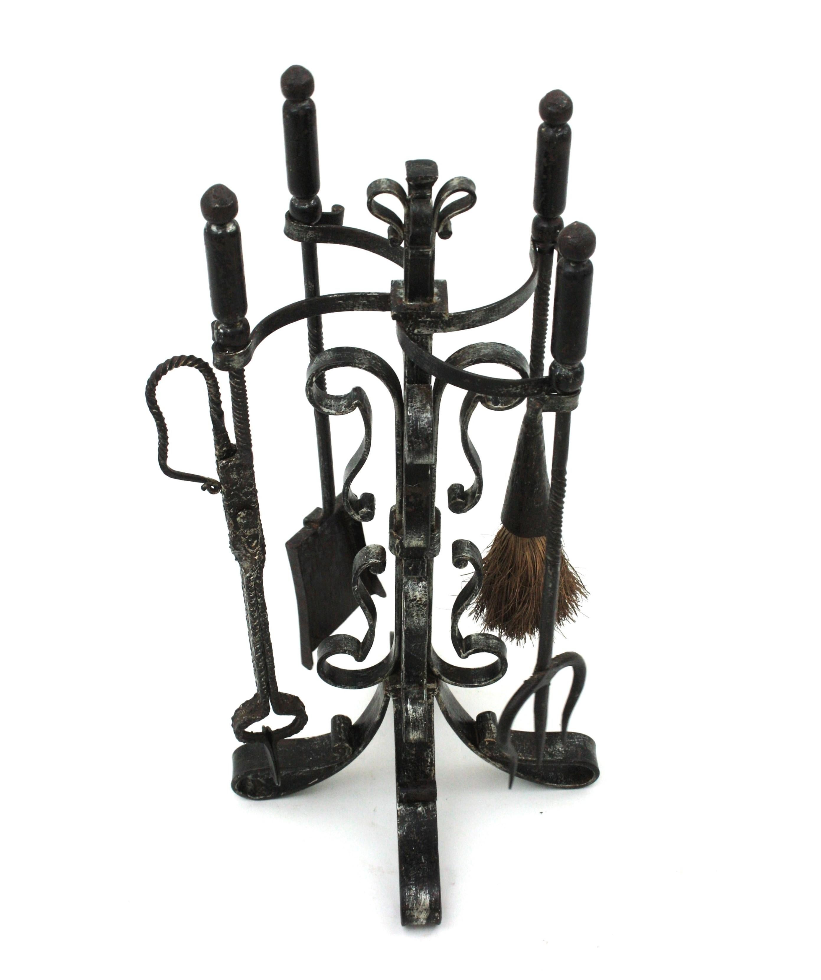 Spanish Brutalist Fireplace Tool Set Stand in Wrought Iron and Scroll Loop Motif For Sale 4