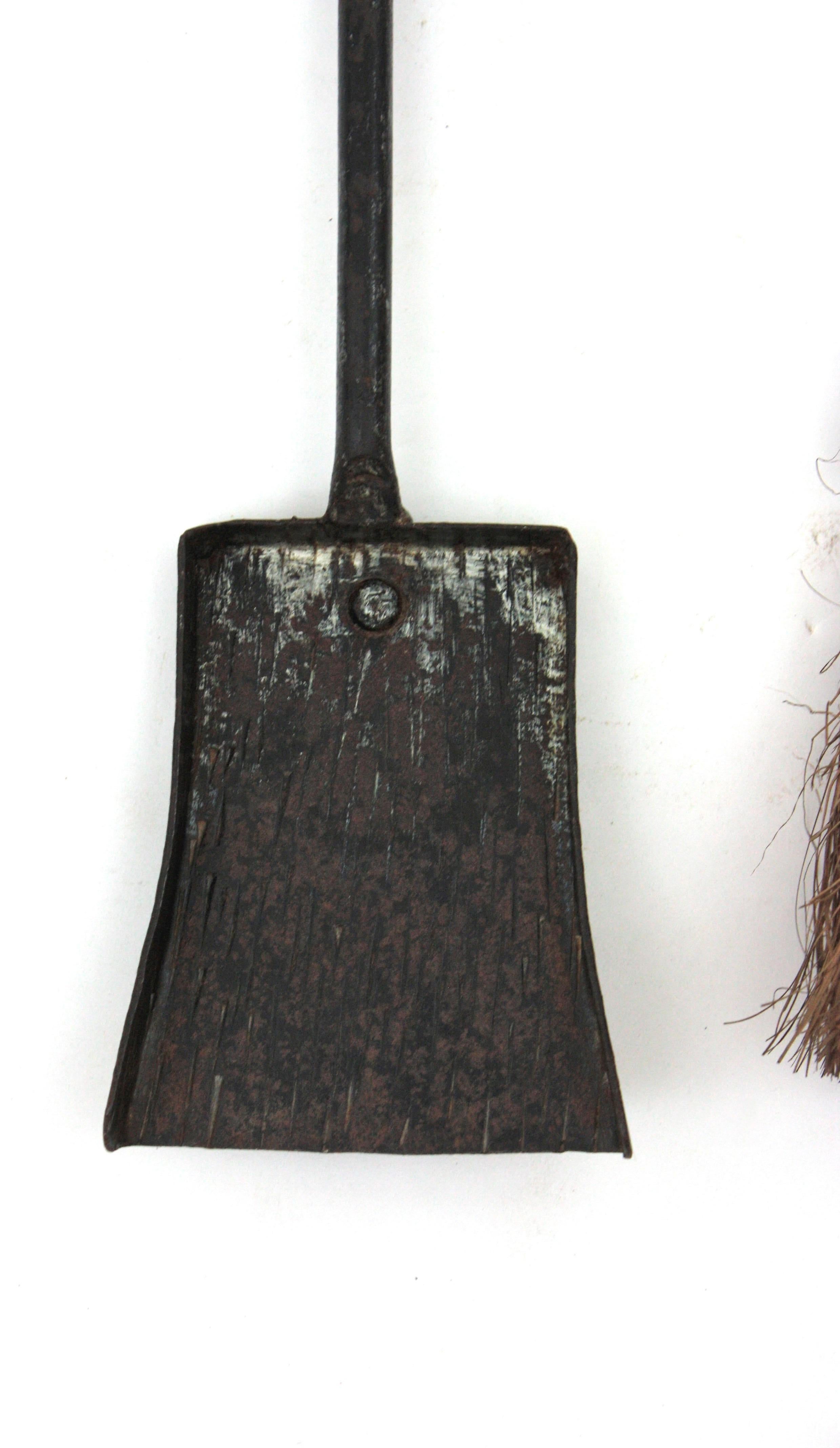 Spanish Brutalist Fireplace Tool Set Stand in Wrought Iron, Scroll Loop Motif For Sale 6