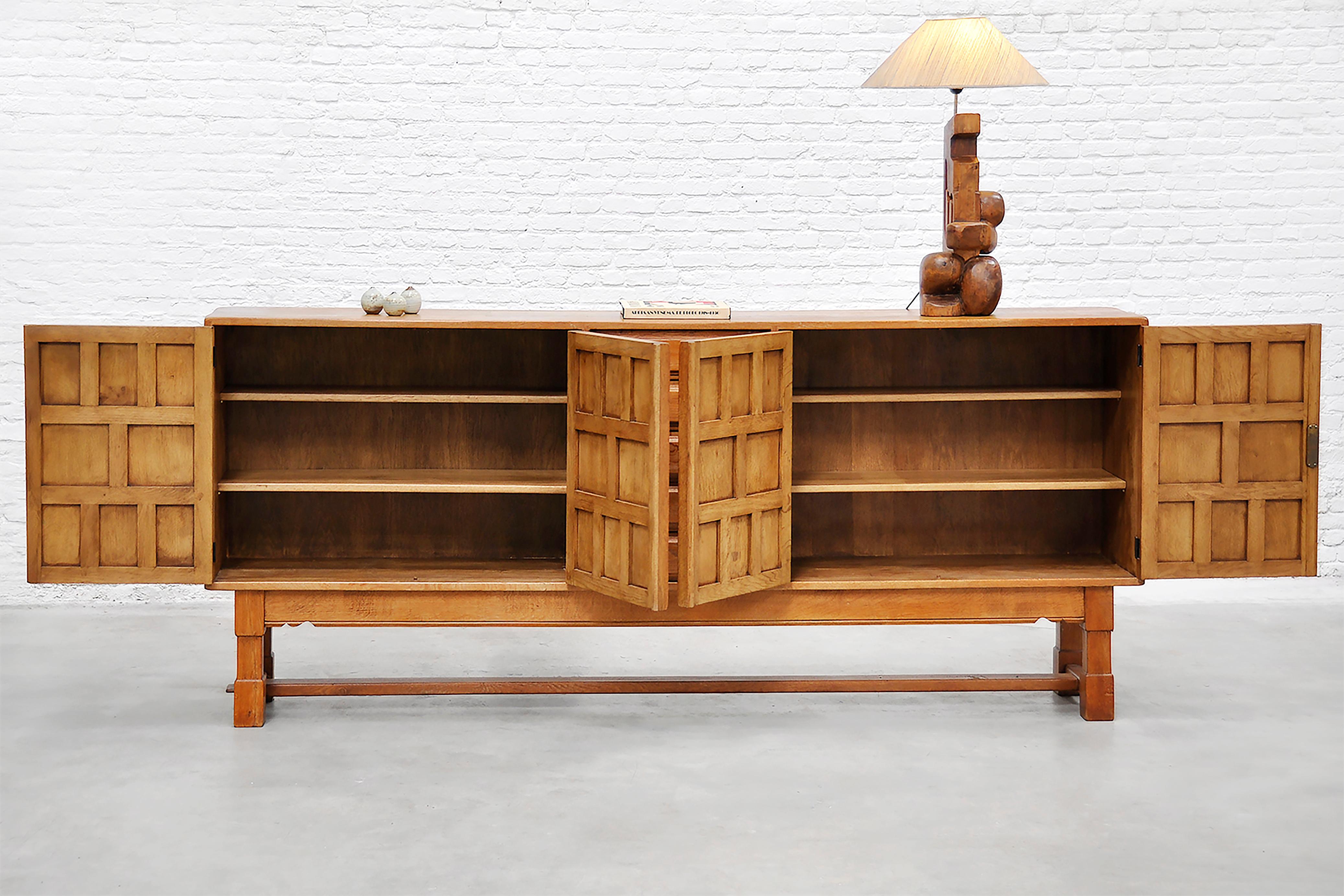 Spanish Brutalist Sideboard in Solid Oak, circa 1940 For Sale 6