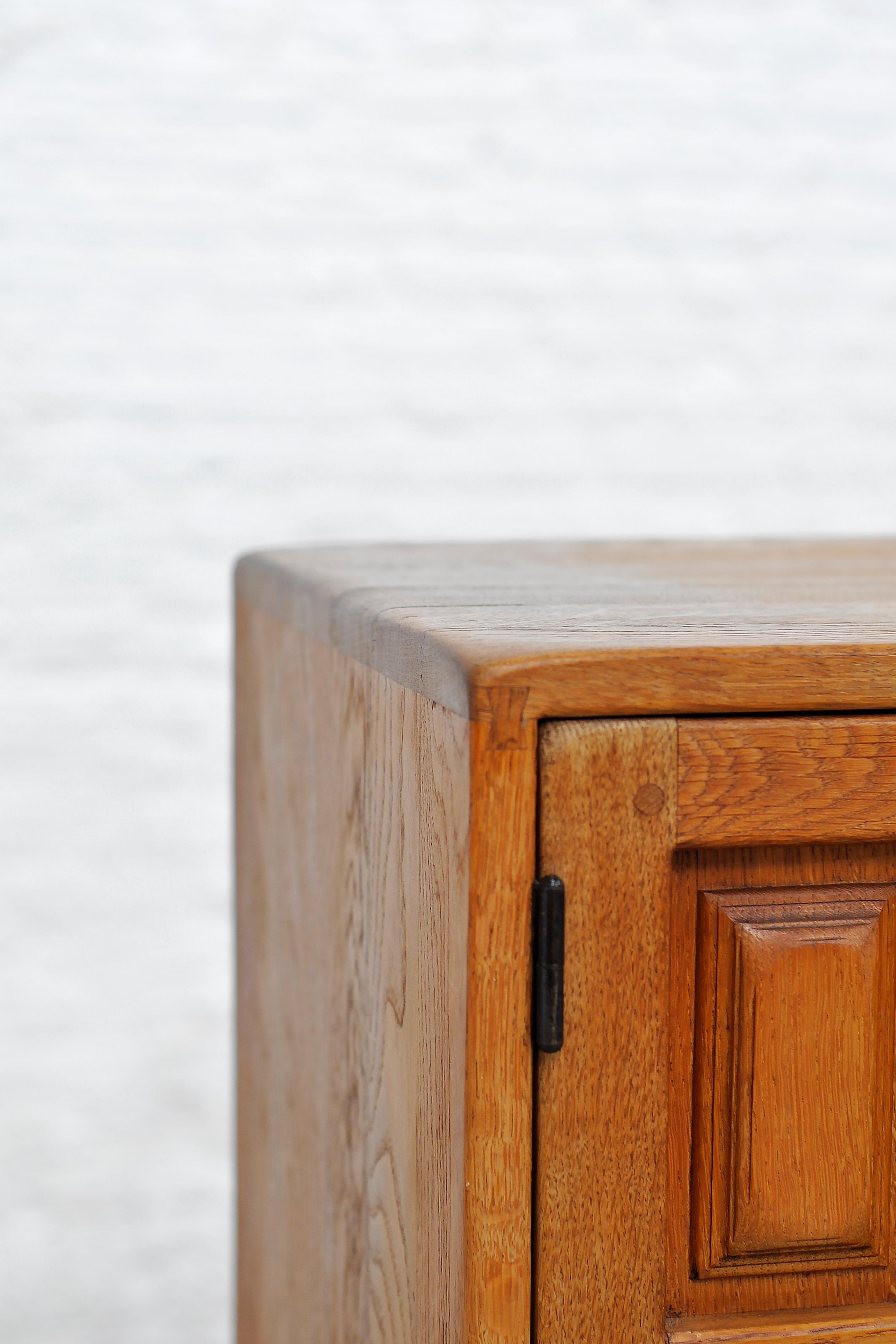 Spanish Brutalist Sideboard in Solid Oak, circa 1940 For Sale 1