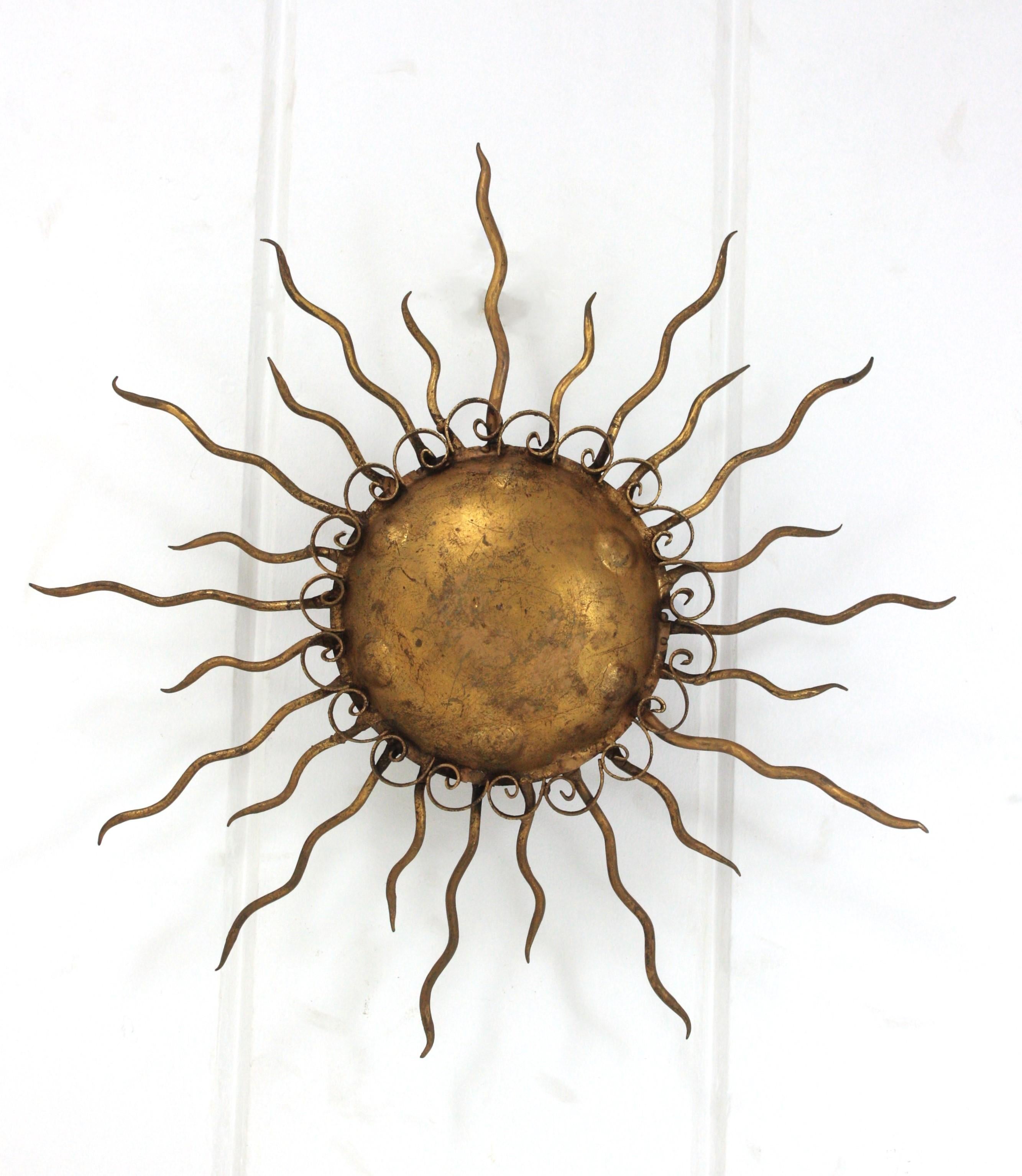 Lámpara española Brutalista de Hierro Dorado Forjado, años 50 en venta 5