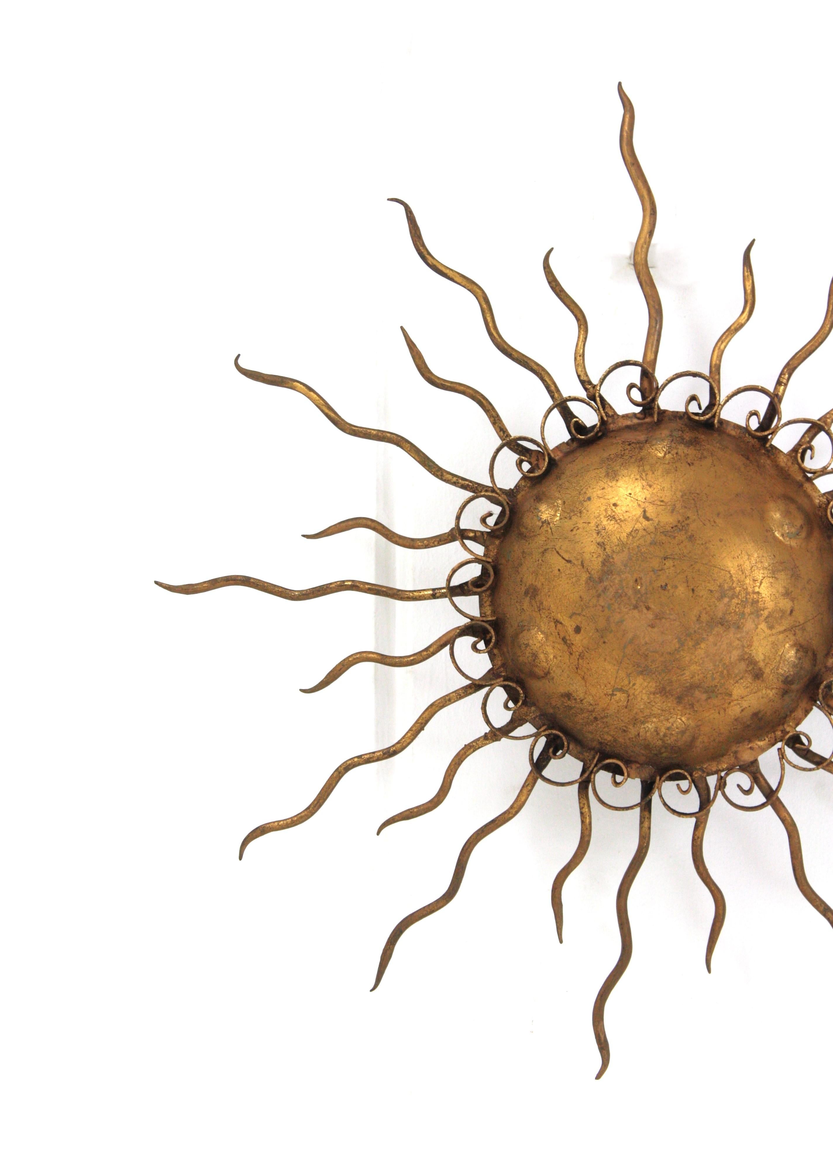 Lámpara española Brutalista de Hierro Dorado Forjado, años 50 en venta 6