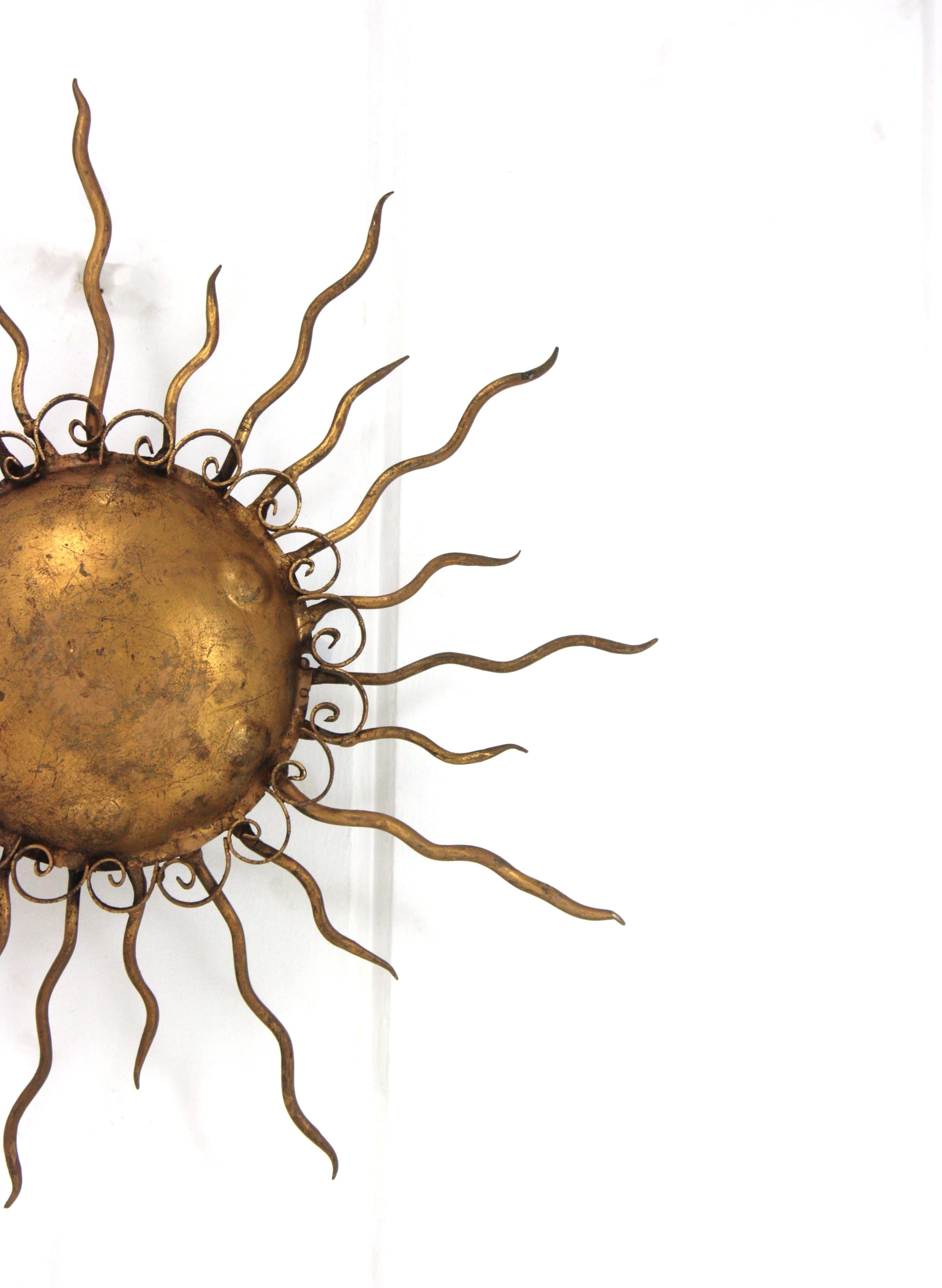 Lámpara española Brutalista de Hierro Dorado Forjado, años 50 en venta 7