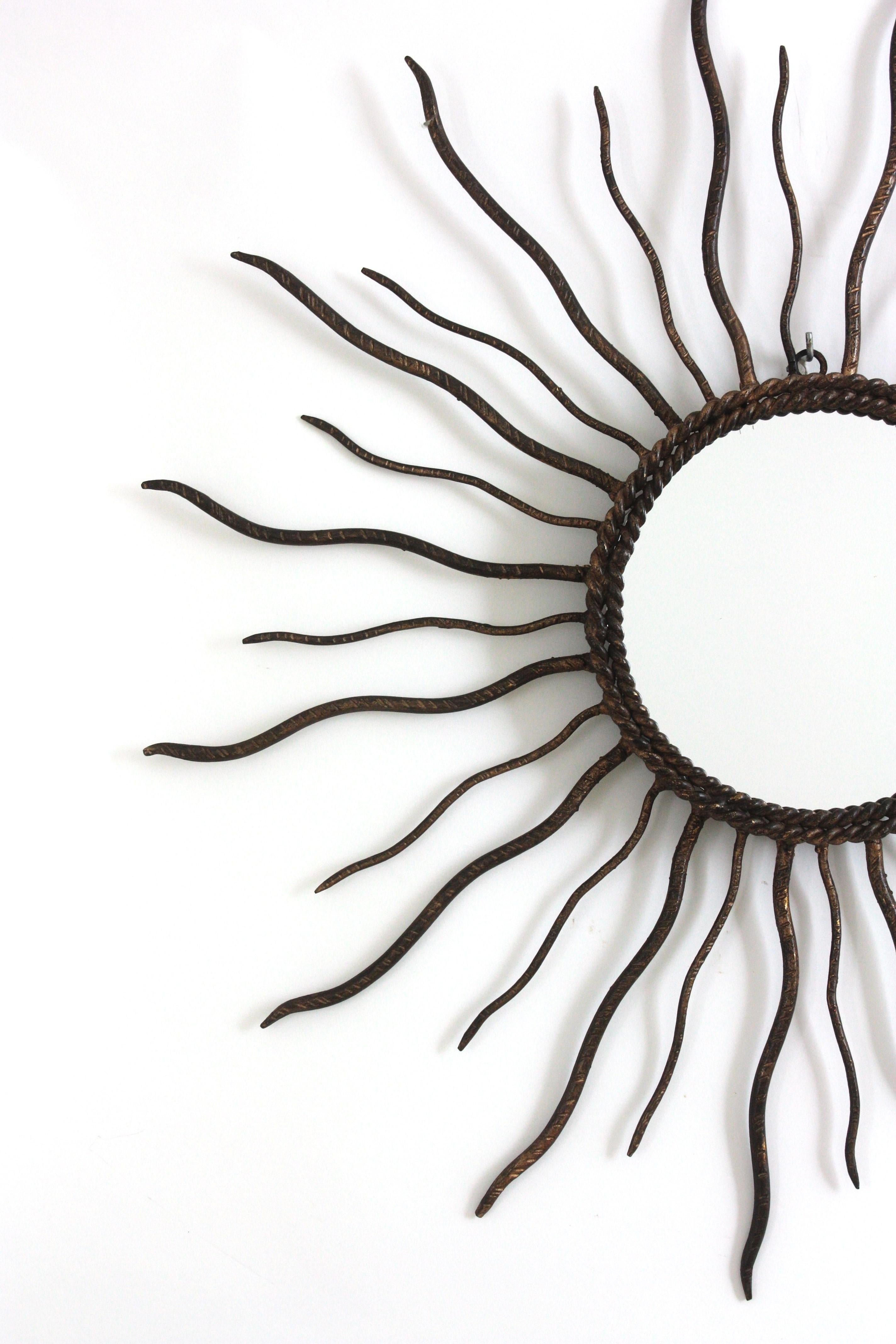 Spanish Brutalist Sunburst Mirror in Parcel Gilt Iron, 1950s For Sale 2